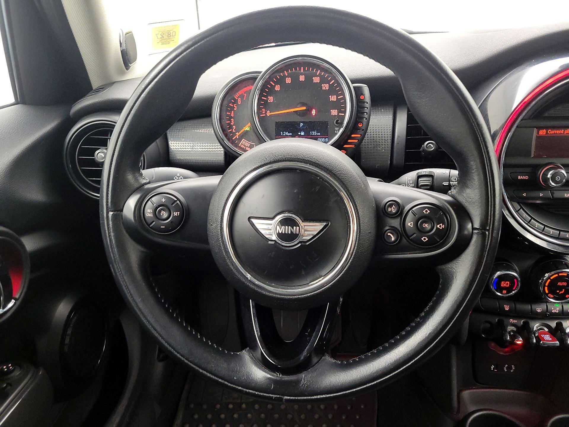 Thumbnail: 2016 MINI Cooper Hardtop - 10