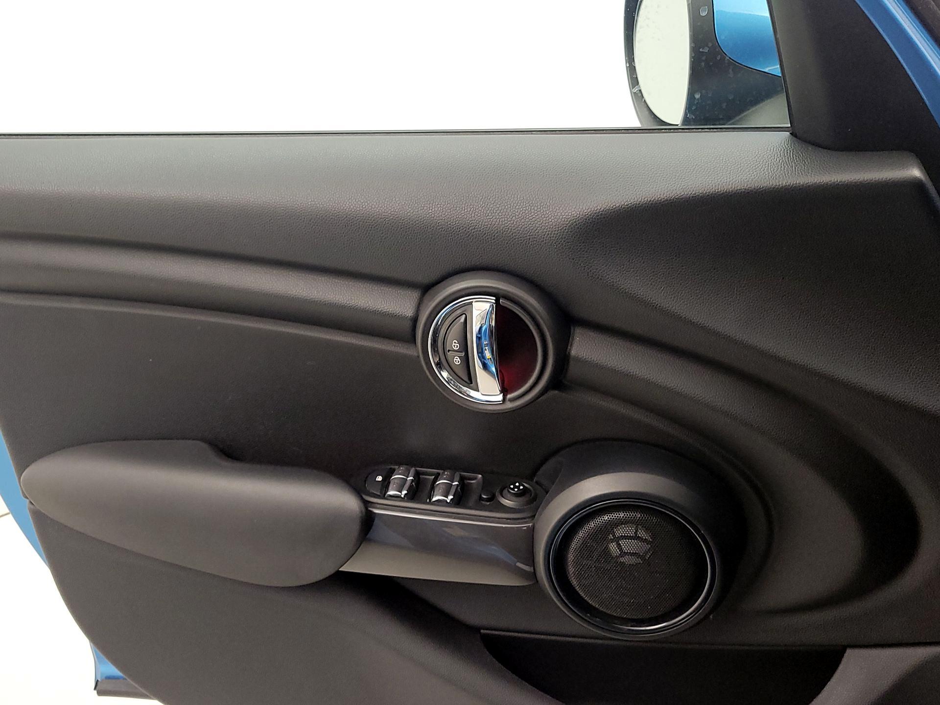 Thumbnail: 2016 MINI Cooper Hardtop - 12