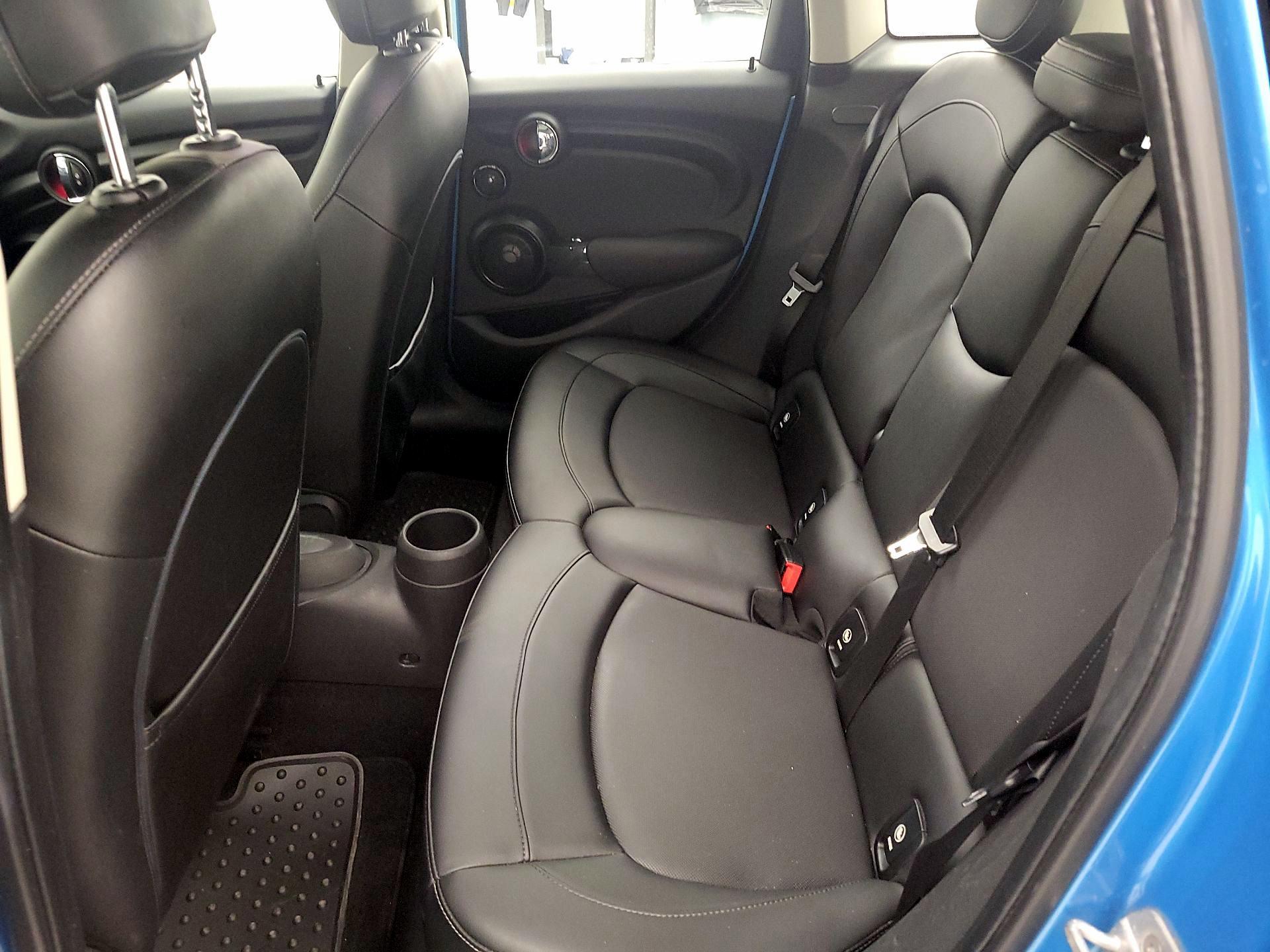 Thumbnail: 2016 MINI Cooper Hardtop - 18
