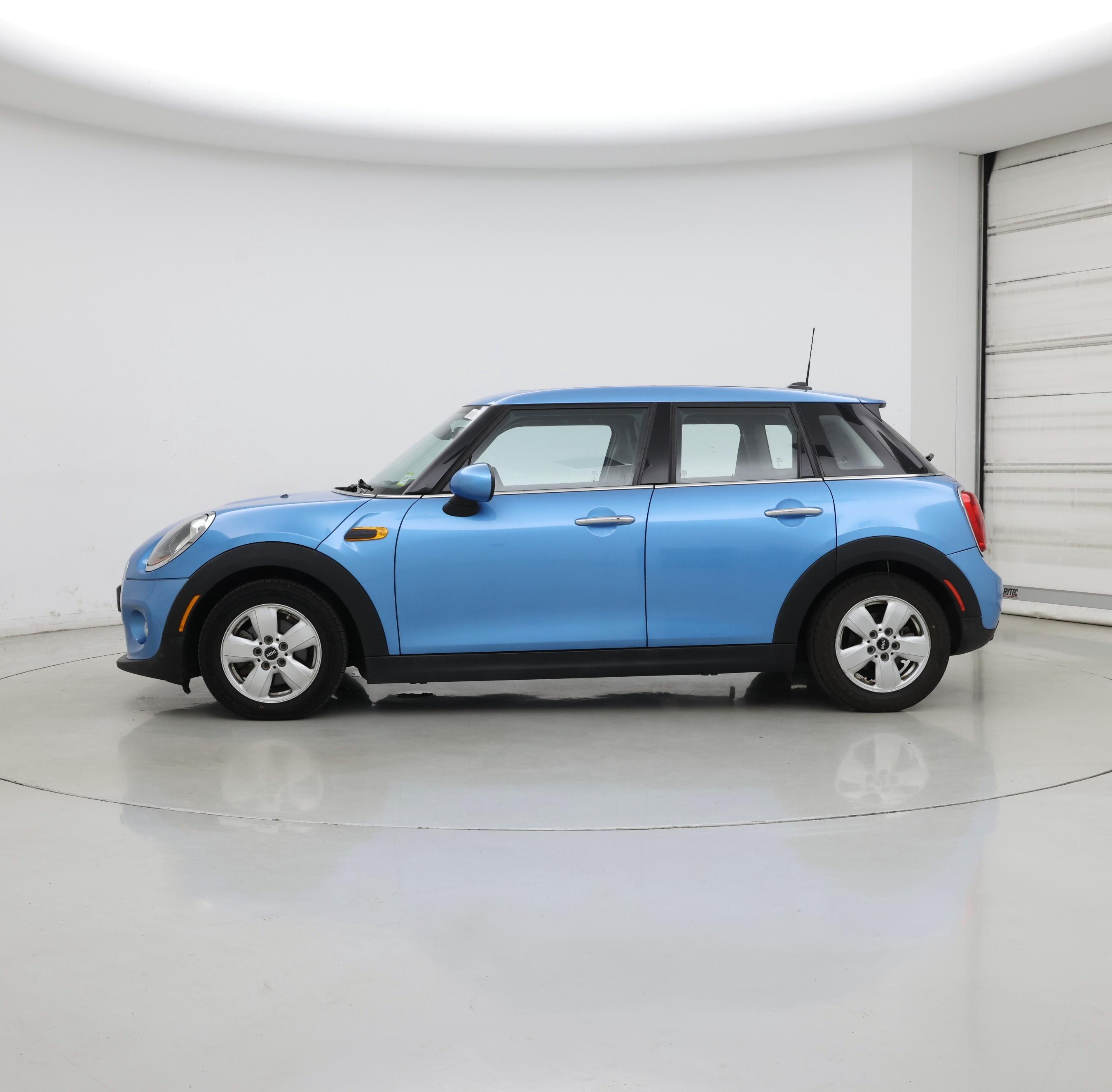 Thumbnail: 2016 MINI Cooper Hardtop - 3