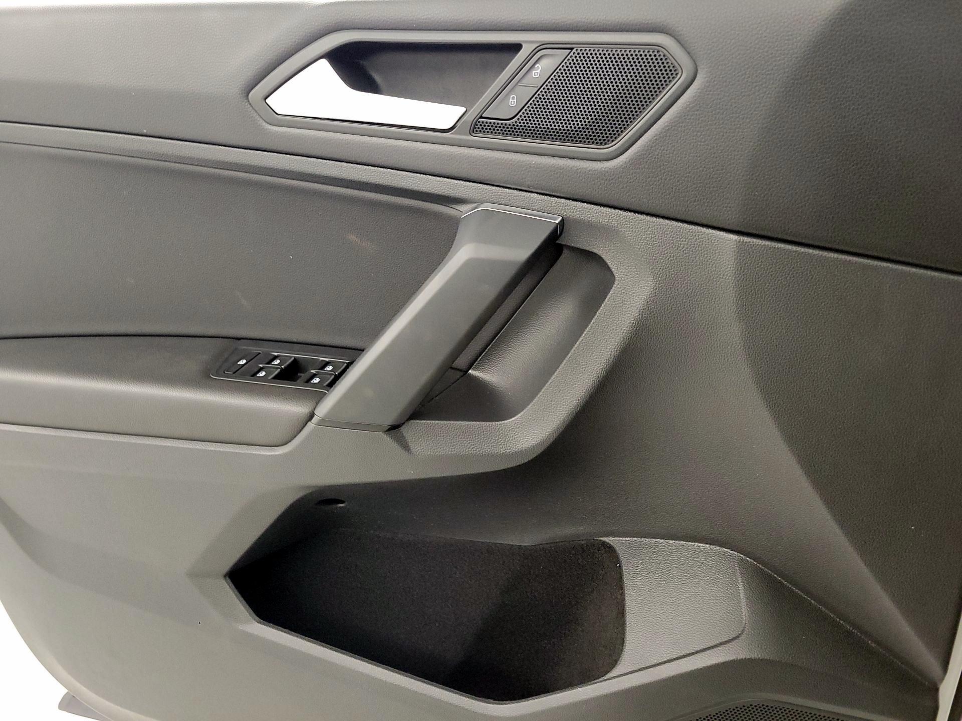 Thumbnail: 2019 Volkswagen Tiguan - 12