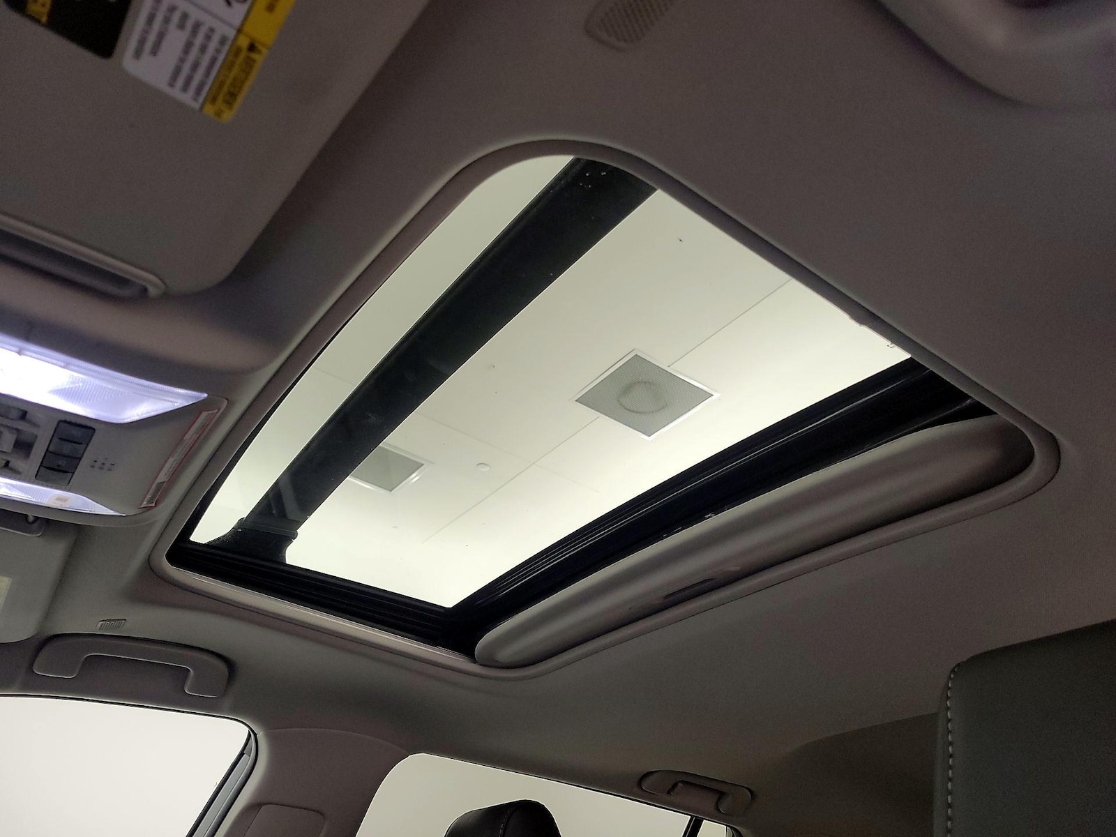 Sunroof(s) & Overhead Airbags