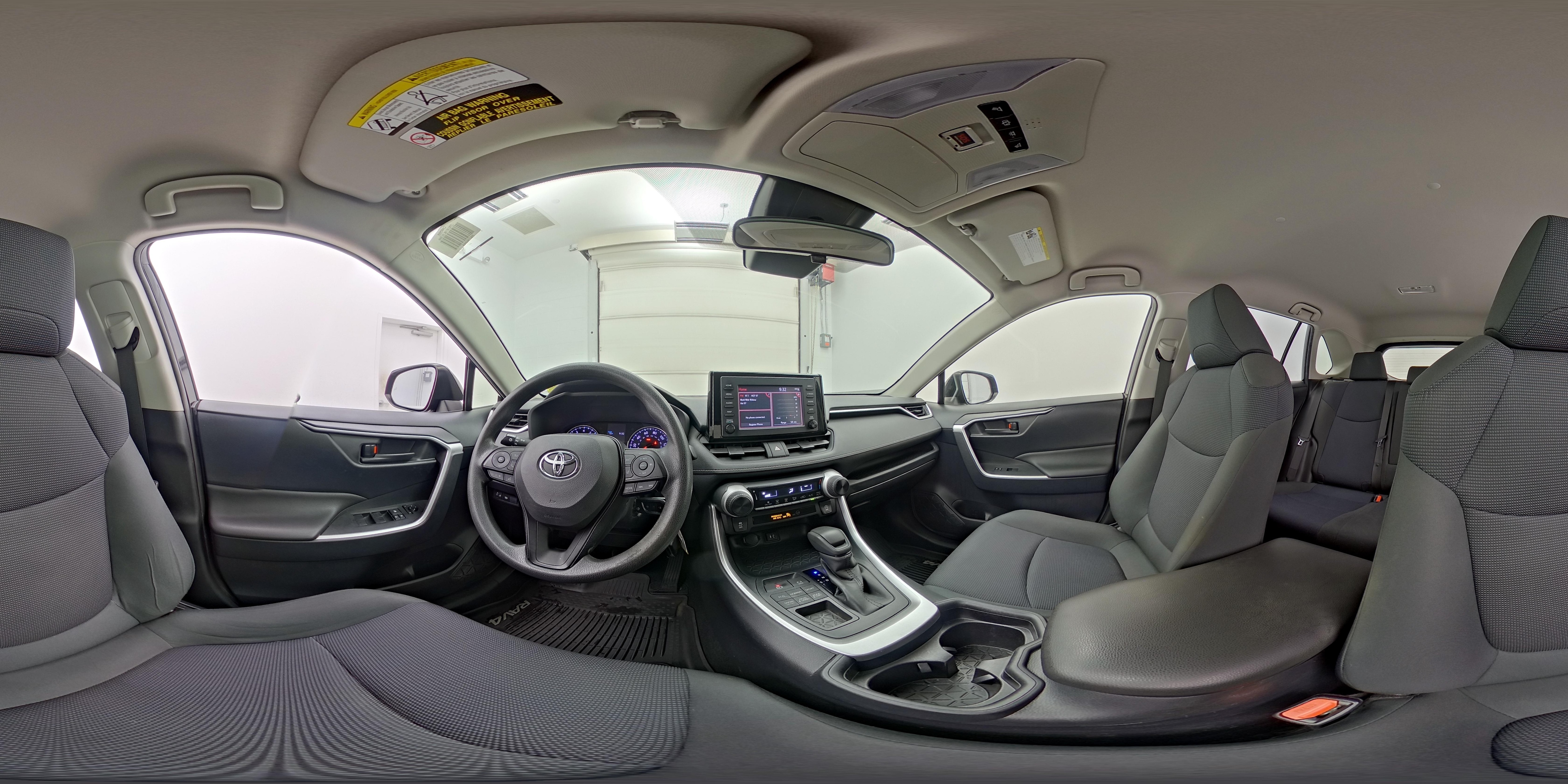 2019 Toyota RAV4 LE - Photo 26