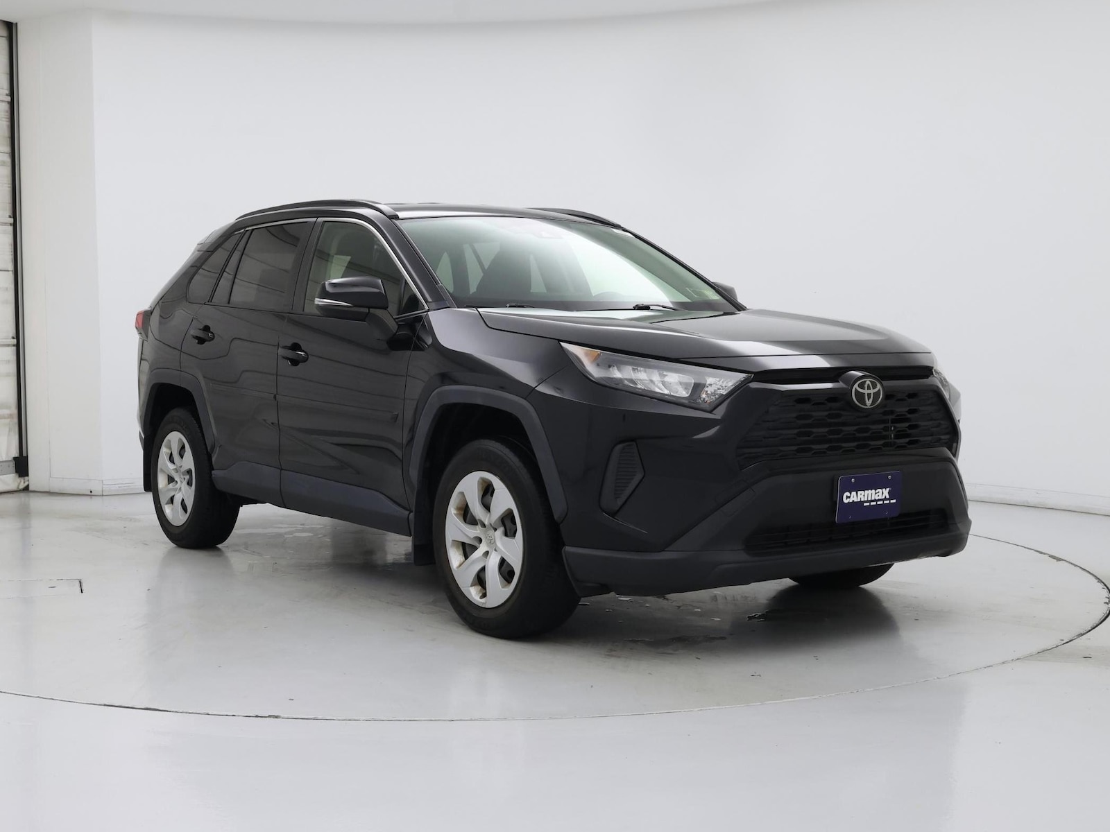 2019 Toyota RAV4 LE - Photo 2