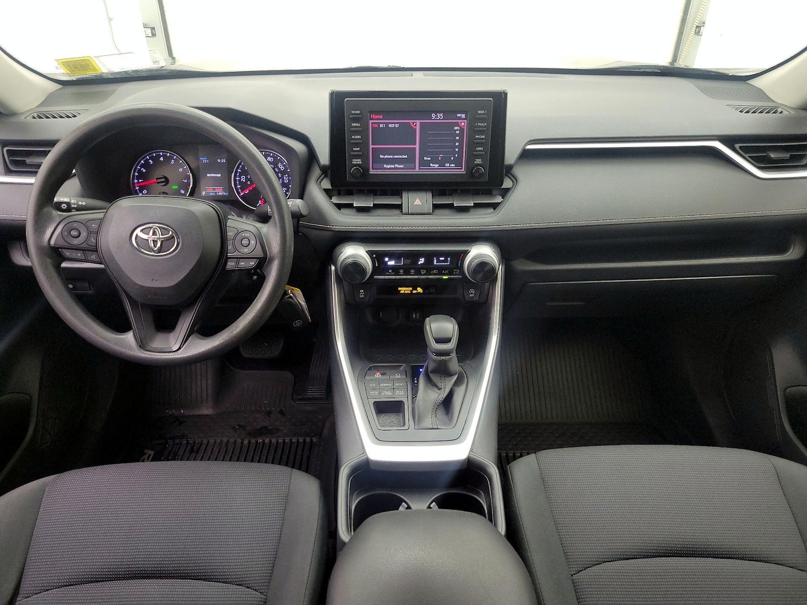 2019 Toyota RAV4 LE - Photo 10