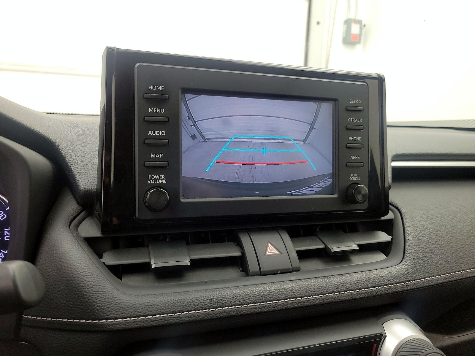 2019 Toyota RAV4 LE - Photo 15
