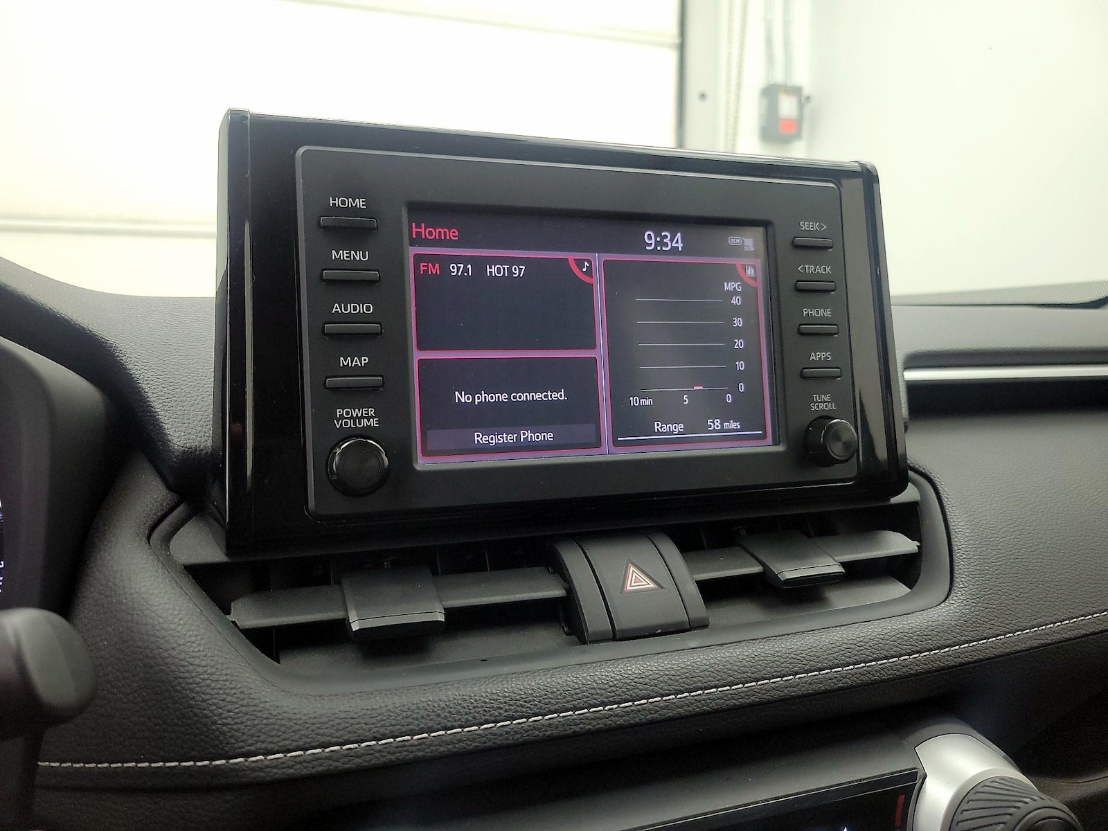 2019 Toyota RAV4 LE - Photo 16