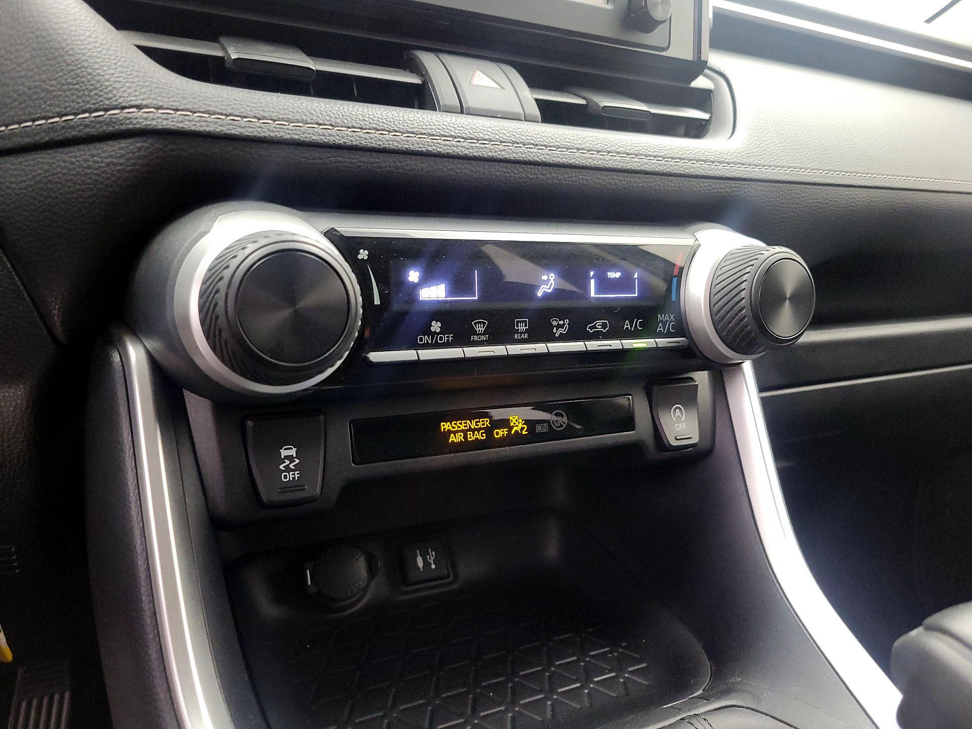 Thumbnail: 2019 Toyota RAV4 - 16