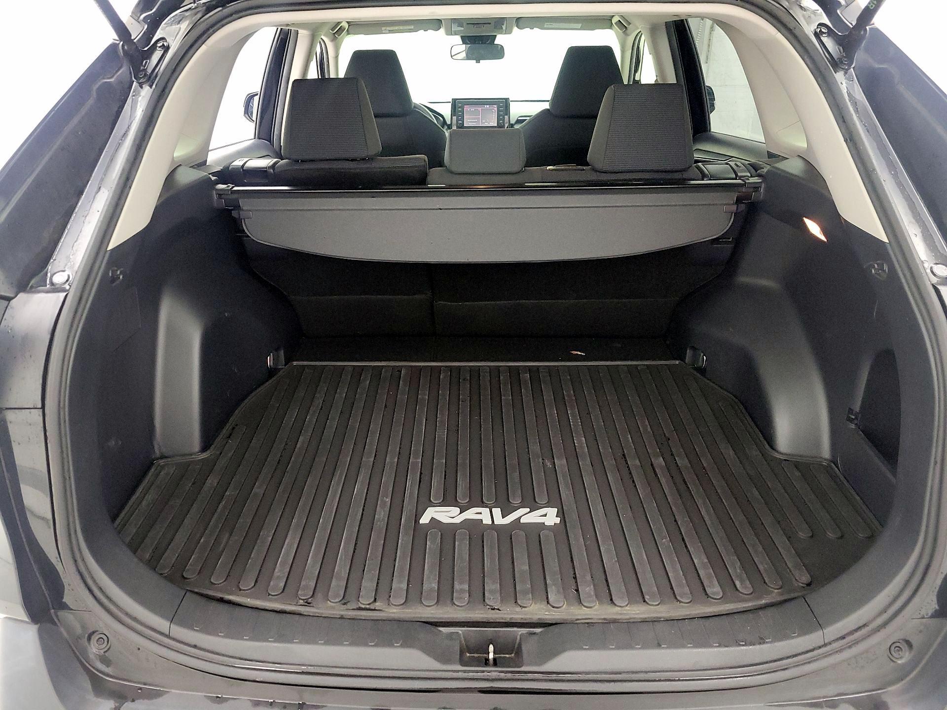 Thumbnail: 2019 Toyota RAV4 - 20