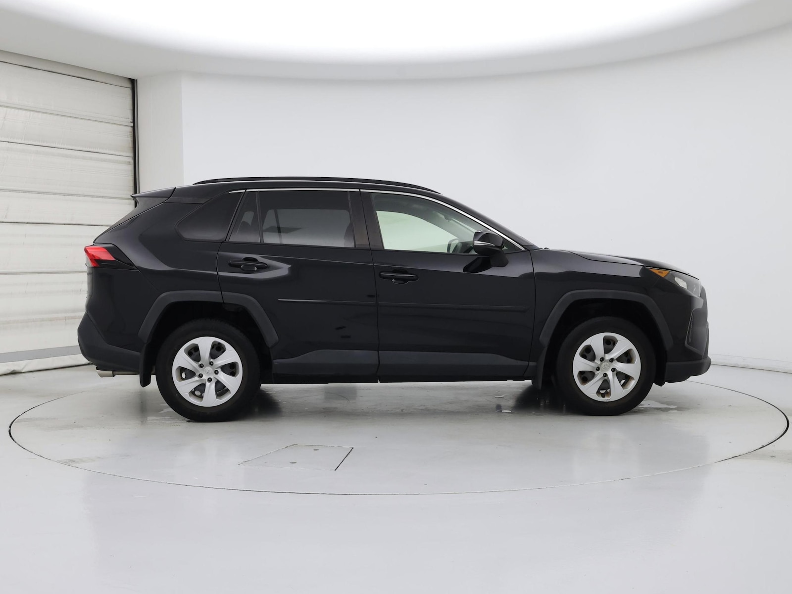 2019 Toyota RAV4 LE - Photo 8