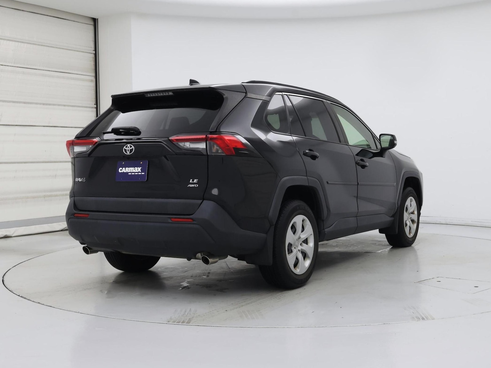 2019 Toyota RAV4 LE - Photo 9