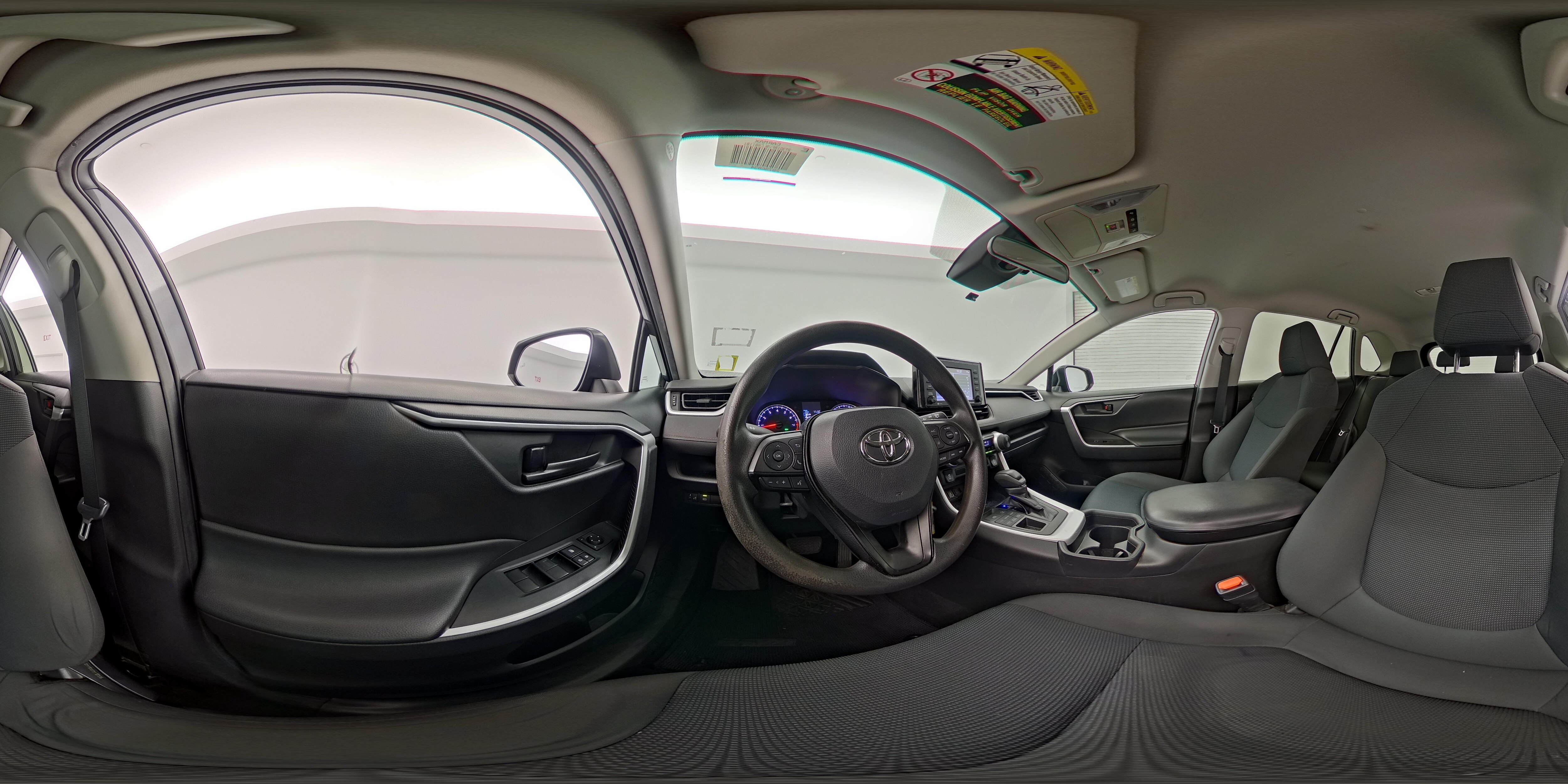 2020 Toyota RAV4 LE - Photo 26