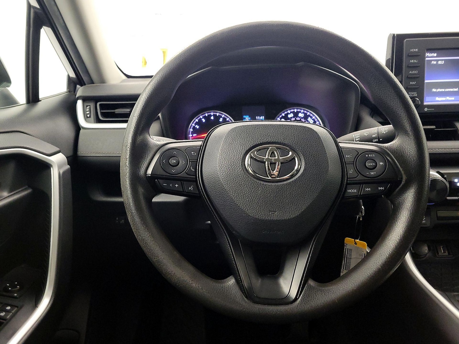 2020 Toyota RAV4 LE - Photo 11