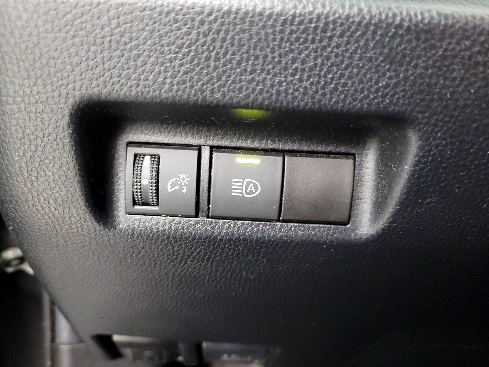 2020 Toyota RAV4 LE - Photo 14