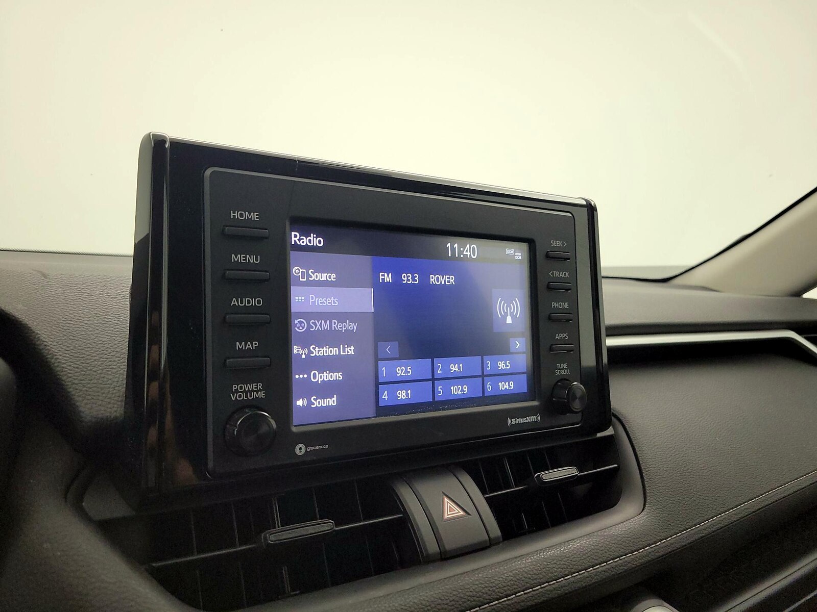 2020 Toyota RAV4 LE - Photo 16