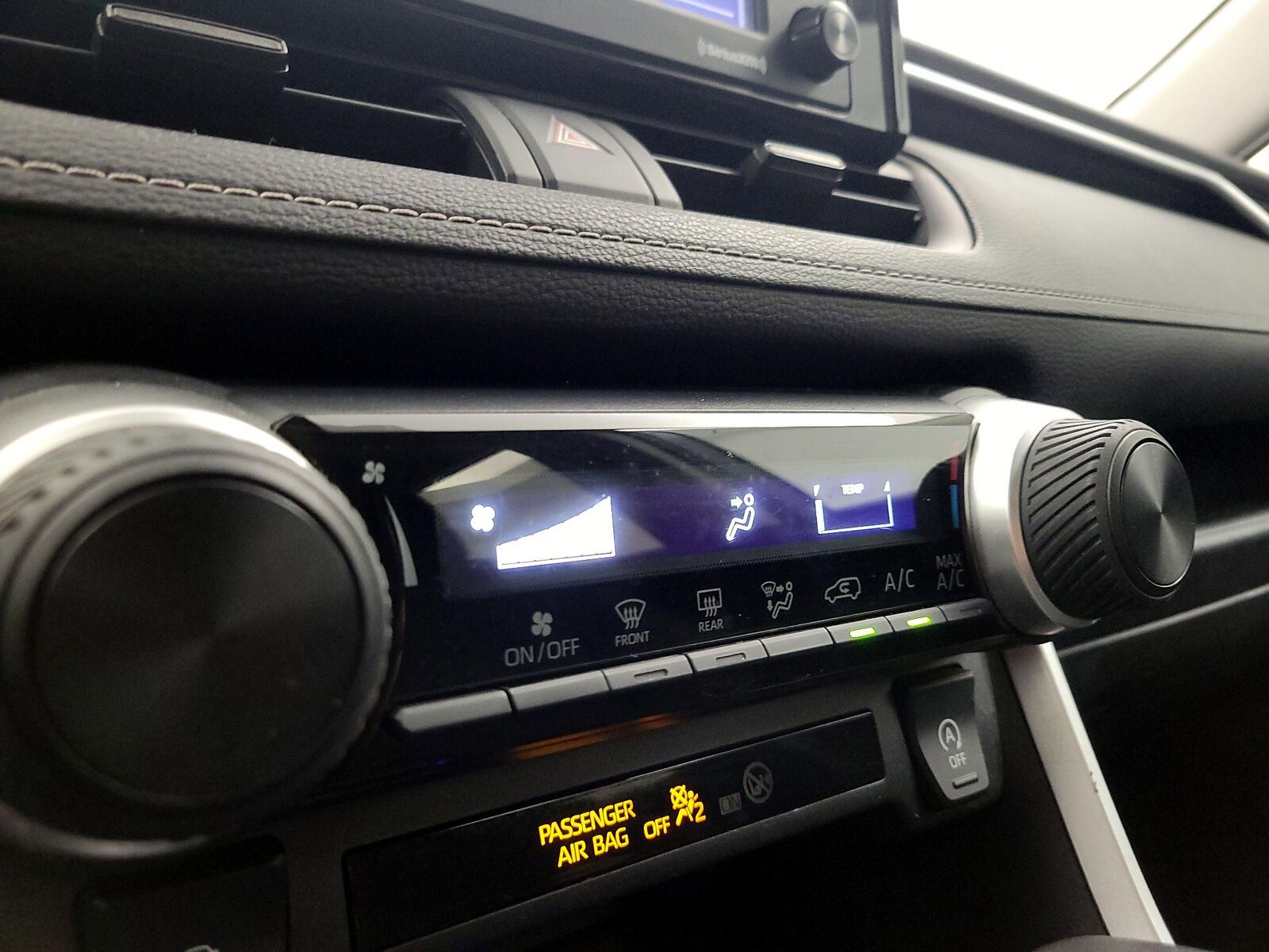 2020 Toyota RAV4 LE - Photo 17