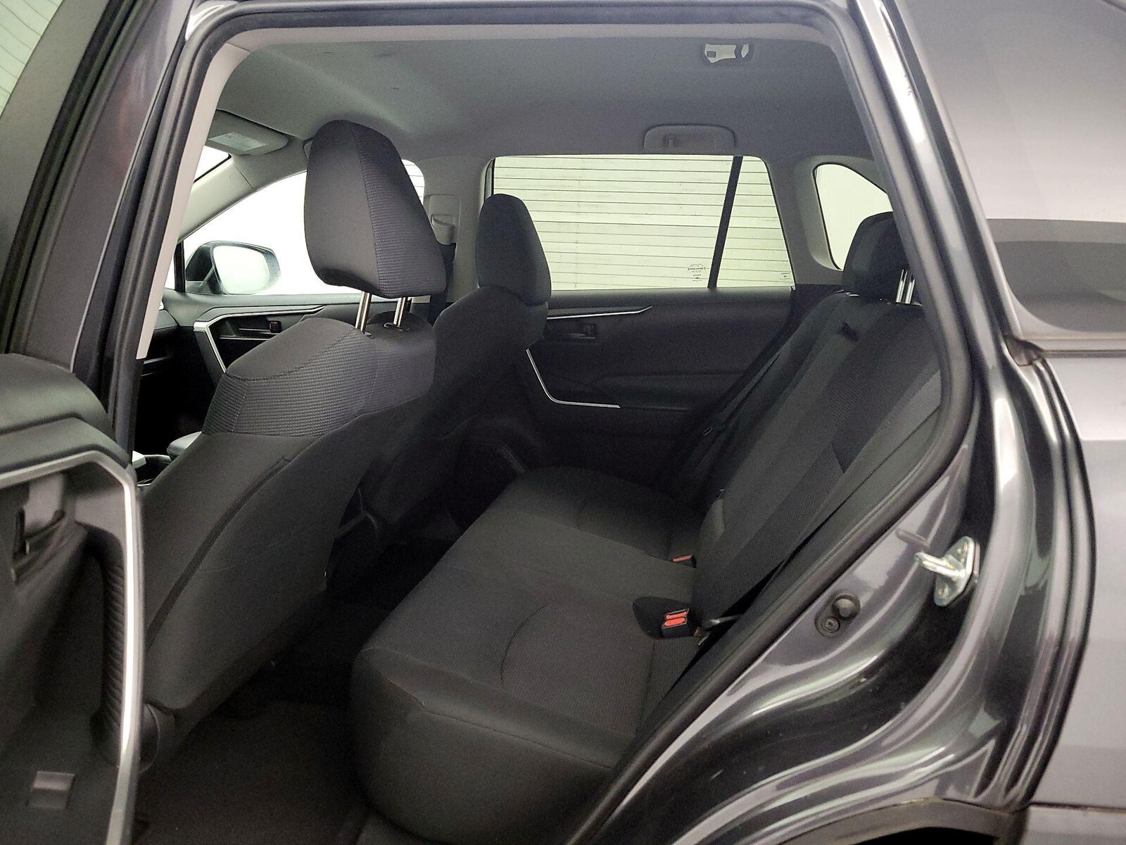 2020 Toyota RAV4 LE - Photo 20