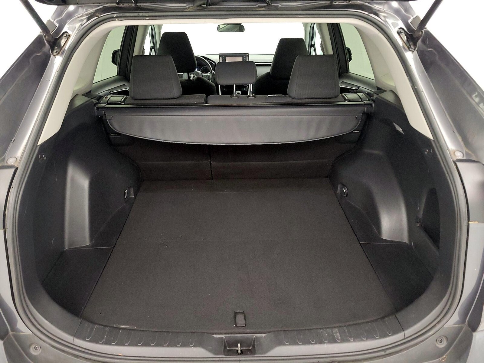 2020 Toyota RAV4 LE - Photo 21