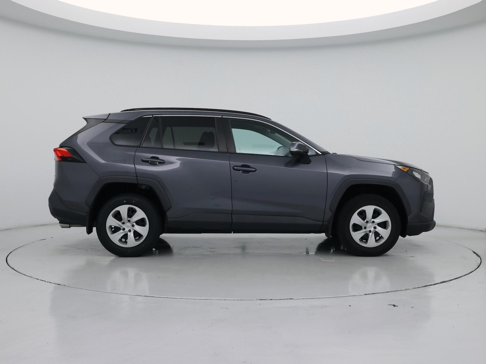 2020 Toyota RAV4 LE - Photo 8