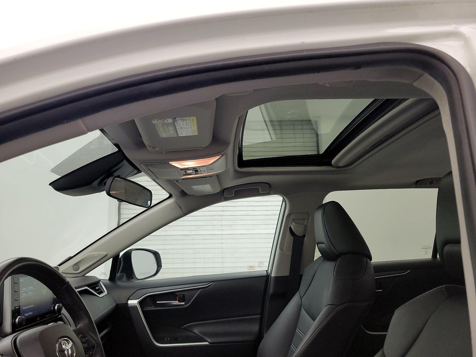 Sunroof(s) & Overhead Airbags