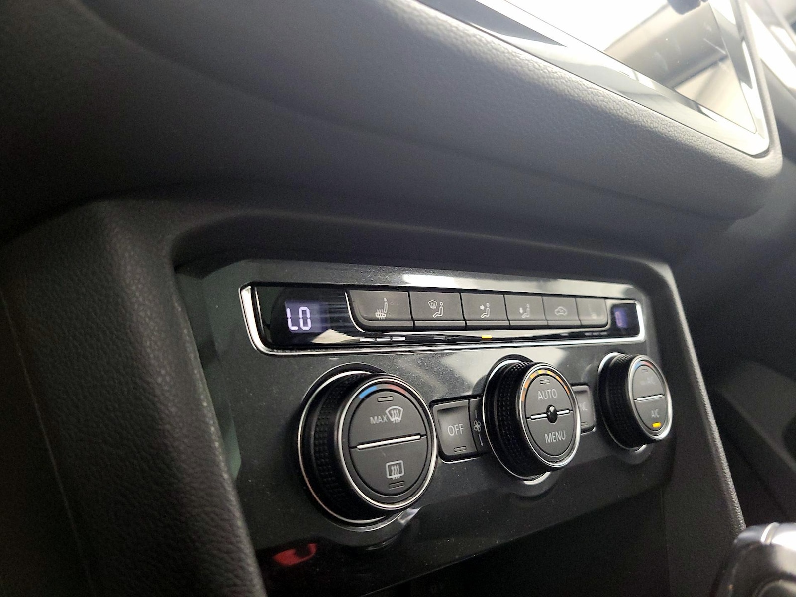 2018 Volkswagen Tiguan SEL - Photo 18