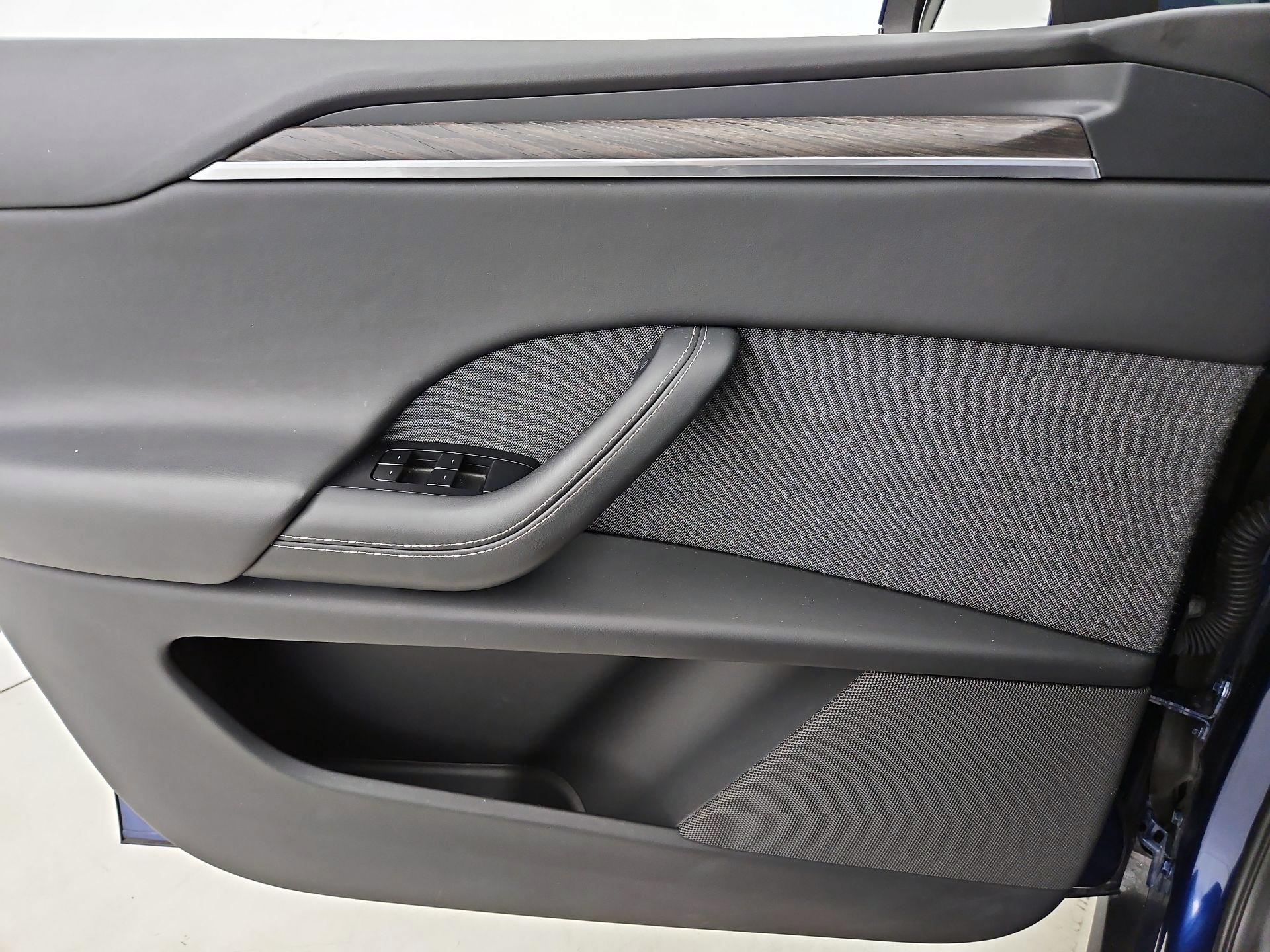 Thumbnail: 2022 Tesla Model X - 12