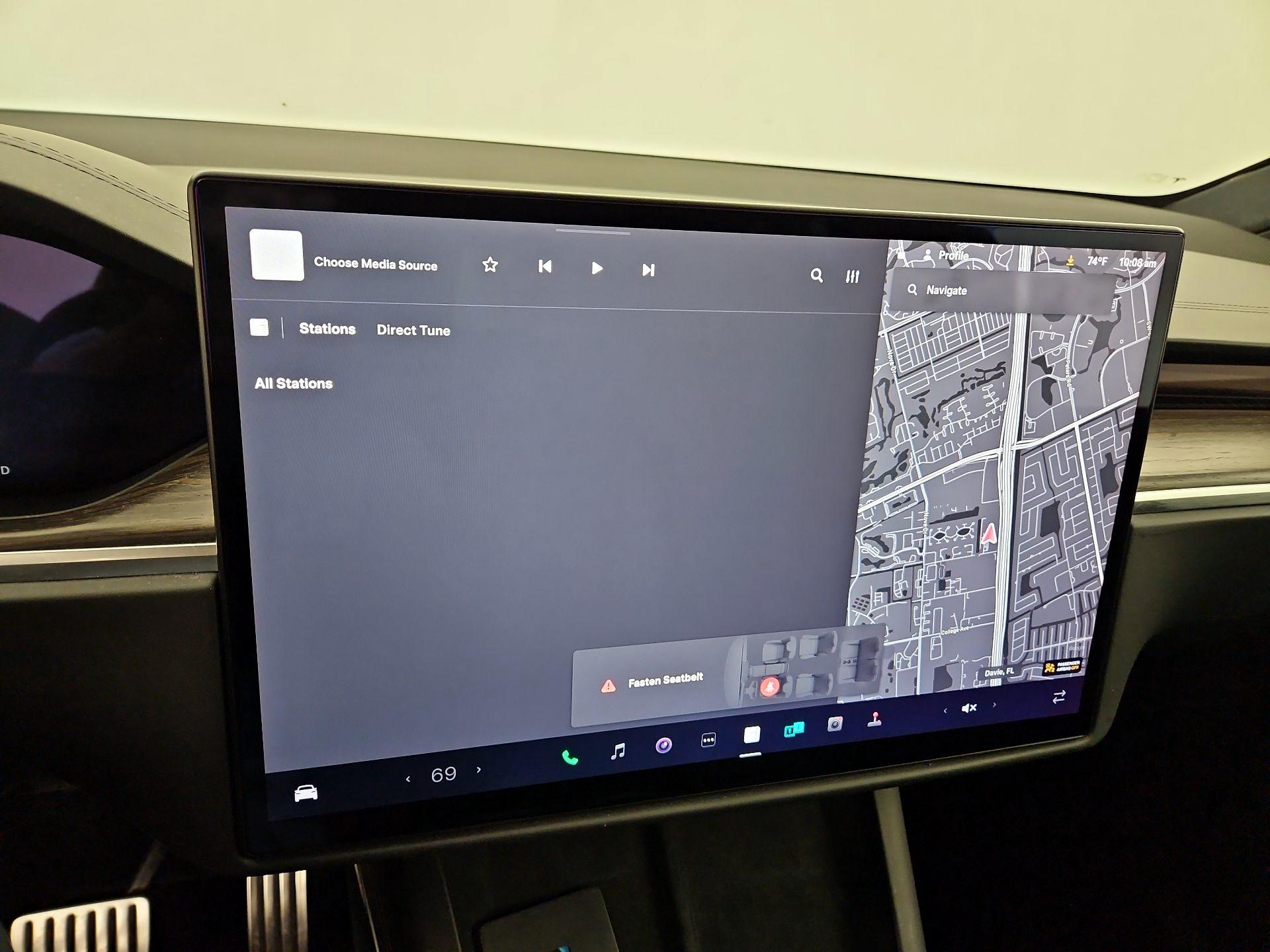 Thumbnail: 2022 Tesla Model X - 16