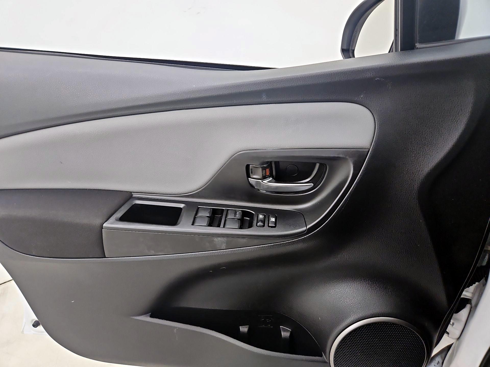 Thumbnail: 2016 Toyota Yaris - 12