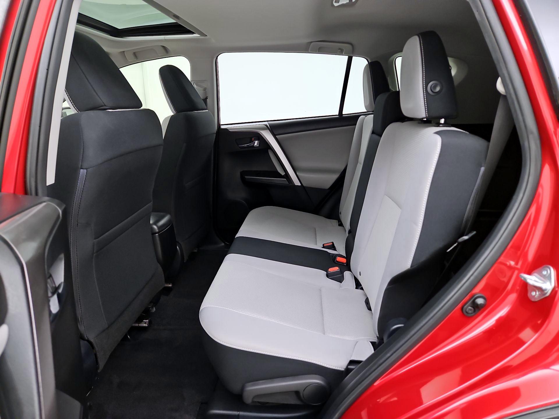 Thumbnail: 2017 Toyota RAV4 - 20