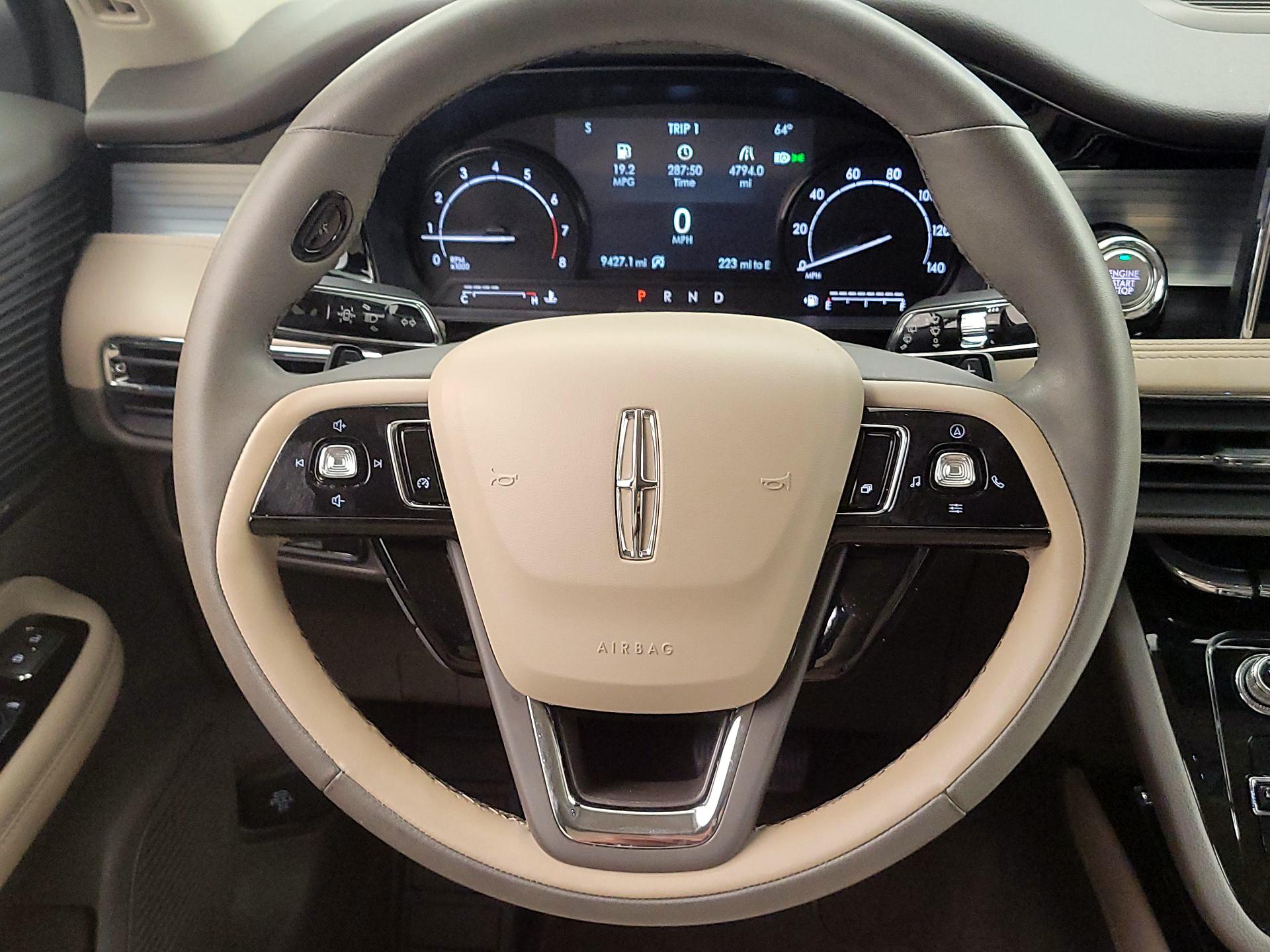 Thumbnail: 2022 Lincoln Corsair - 10