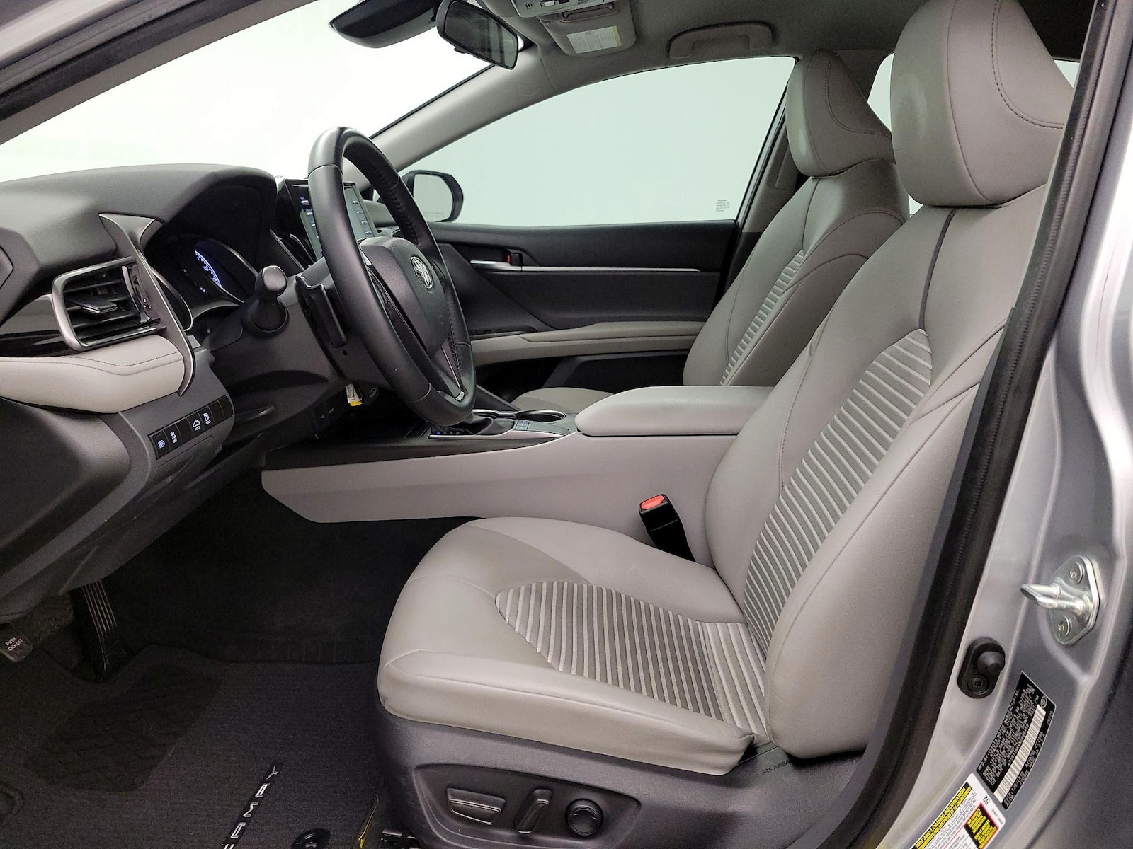 2022 Toyota Camry SE - Photo 12