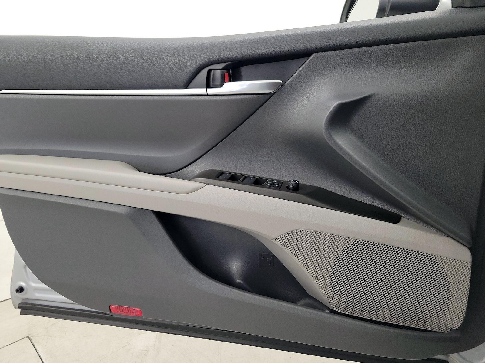2022 Toyota Camry SE - Photo 13