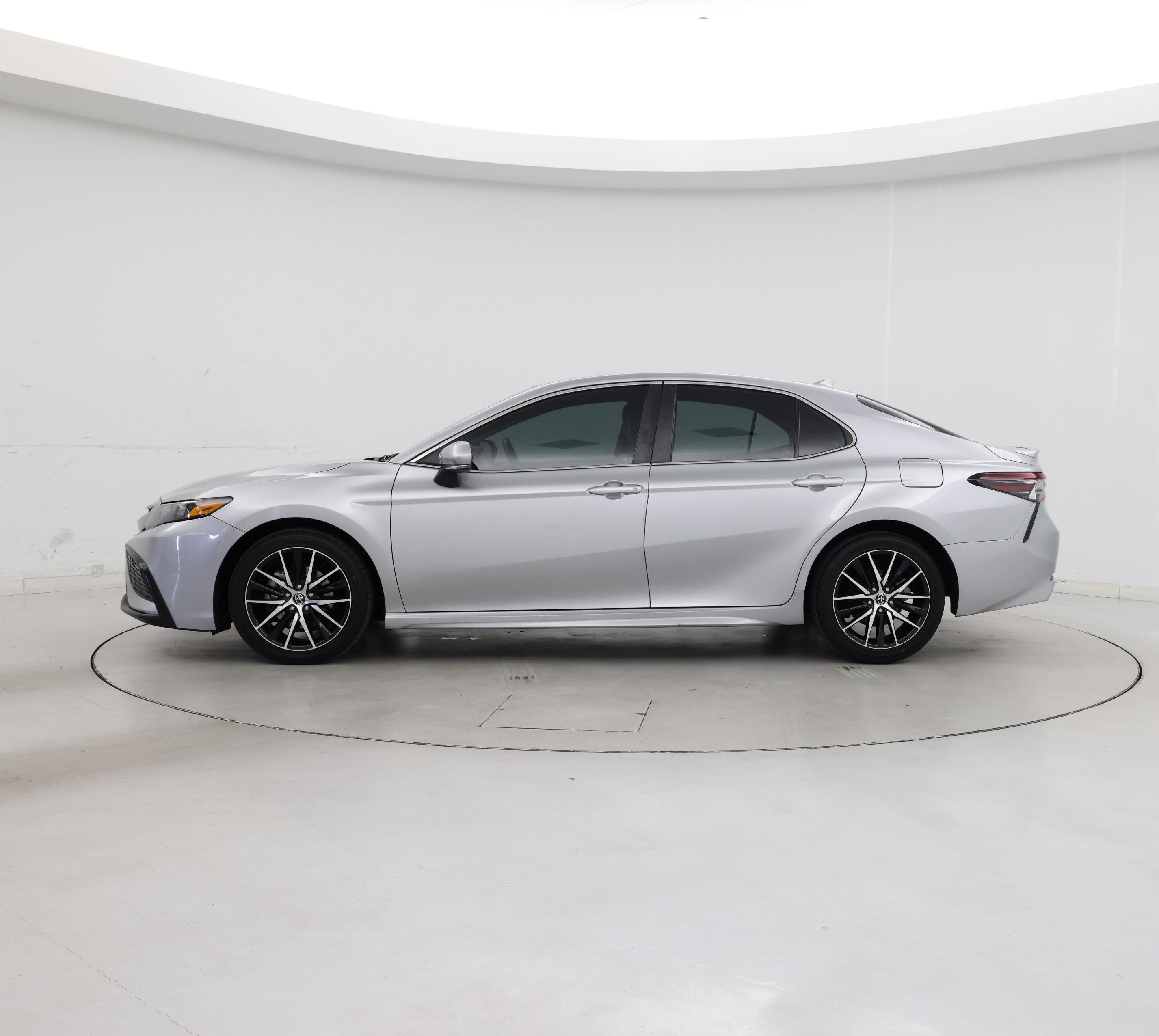 Thumbnail: 2022 Toyota Camry - 3