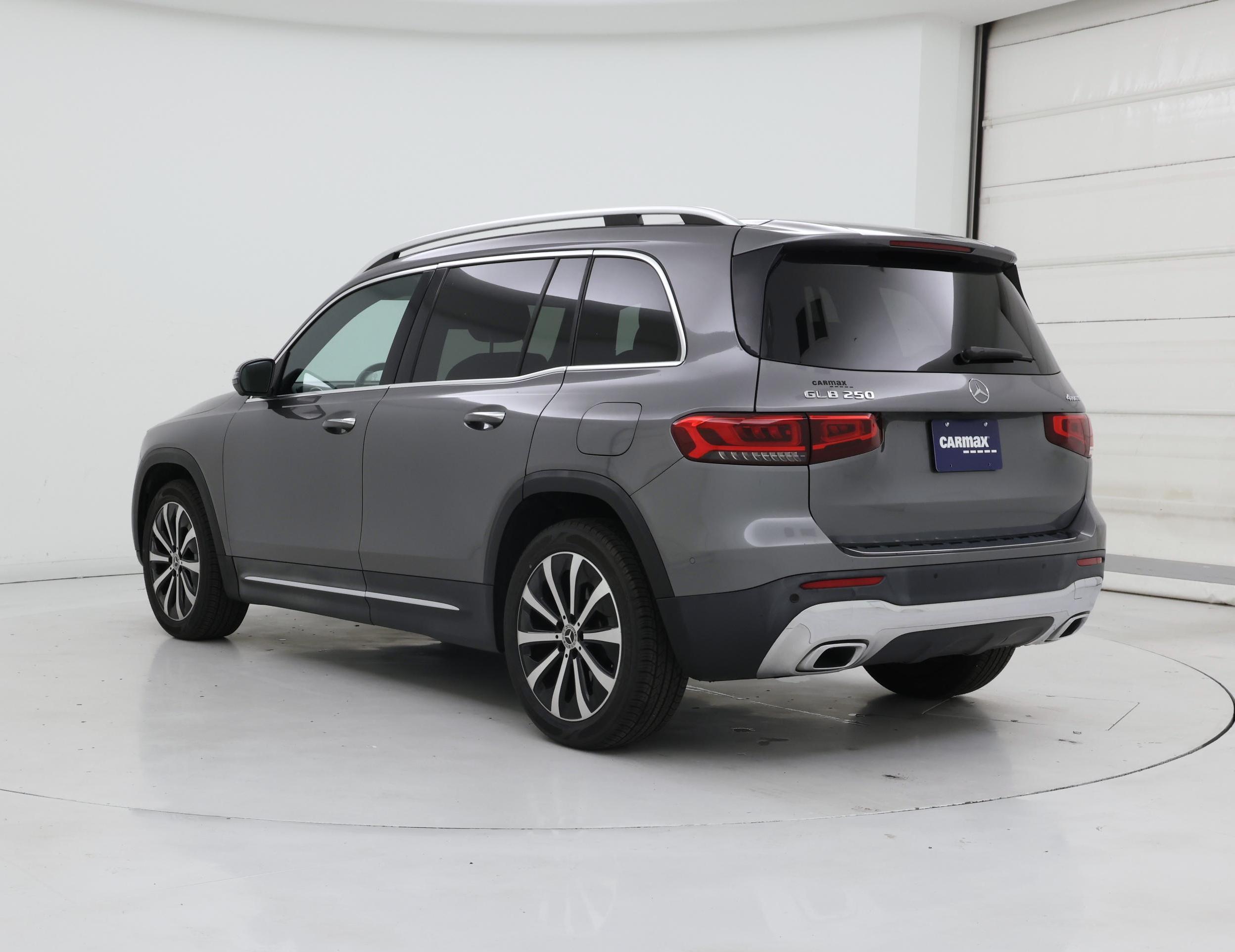 Thumbnail: 2021 Mercedes-Benz GLB - 2