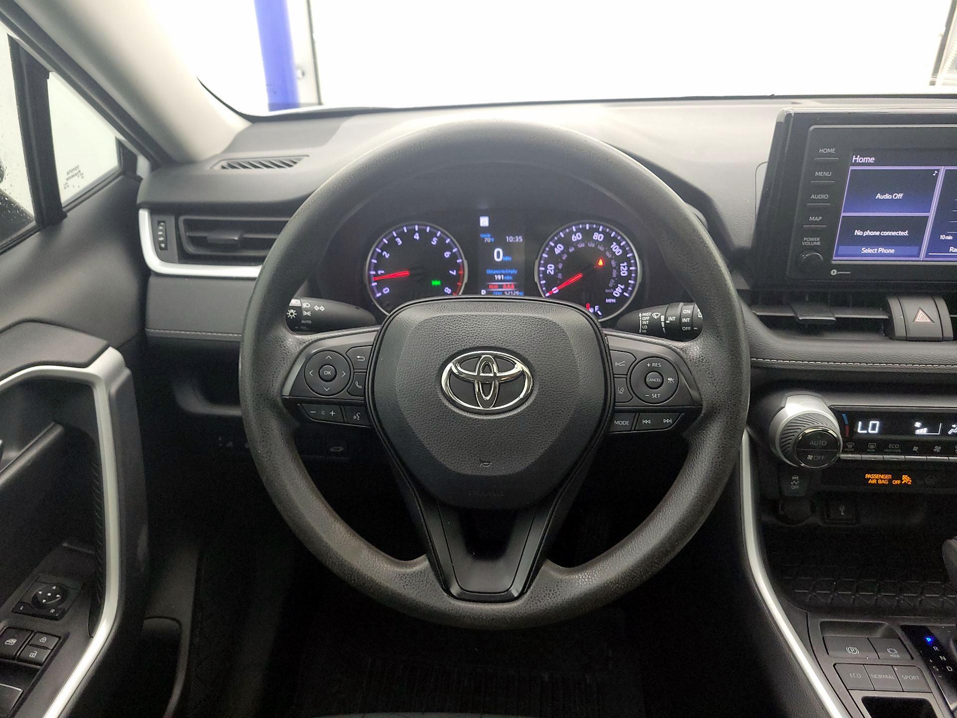 Thumbnail: 2022 Toyota RAV4 - 10