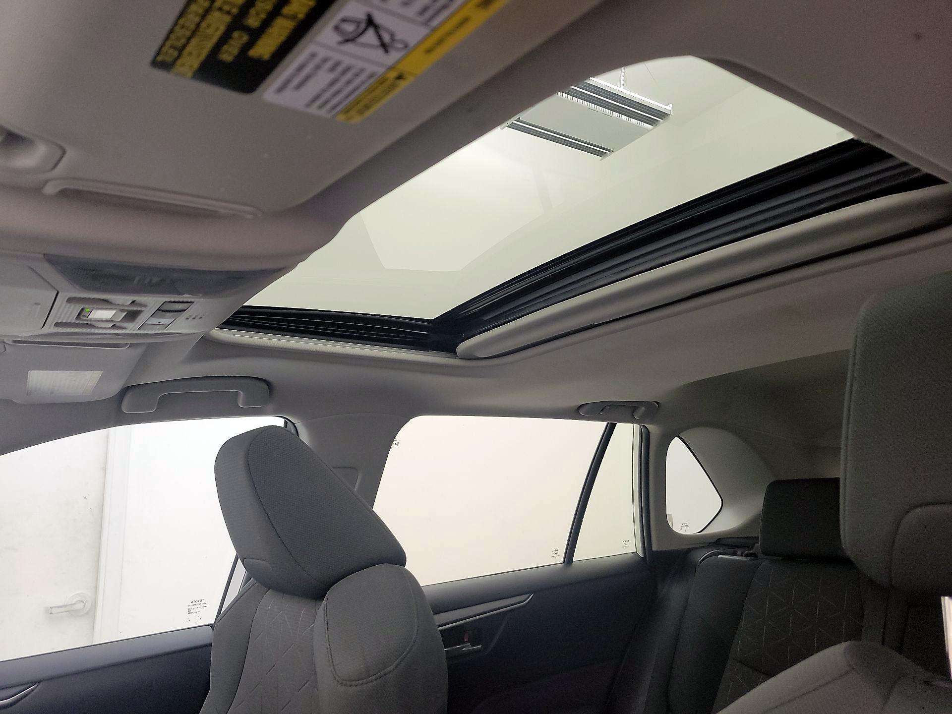 Thumbnail: 2022 Toyota RAV4 - 19