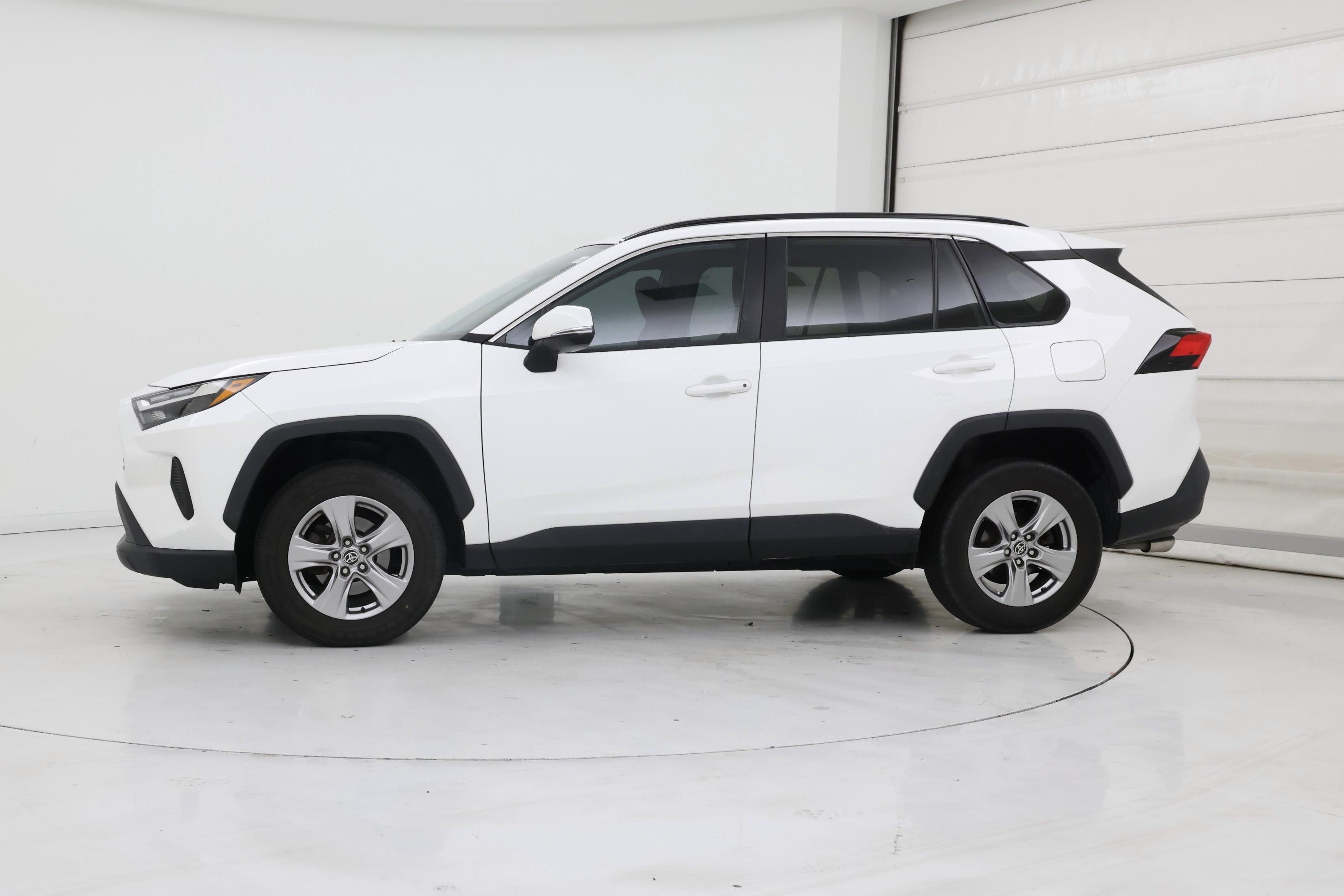 Thumbnail: 2022 Toyota RAV4 - 3