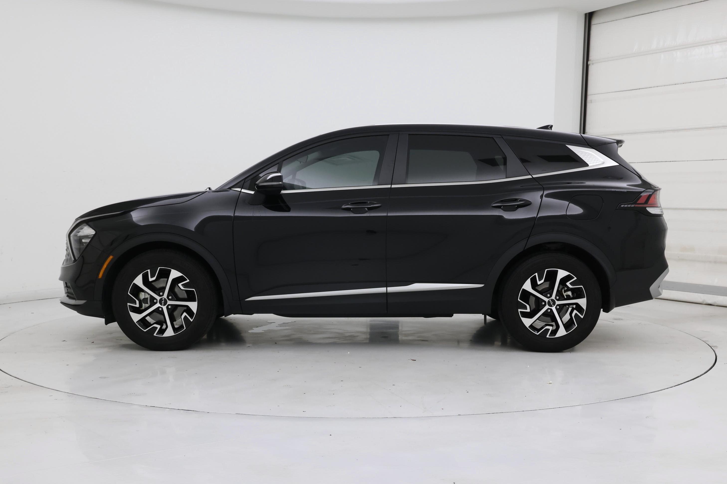 Thumbnail: 2023 Kia Sportage - 3