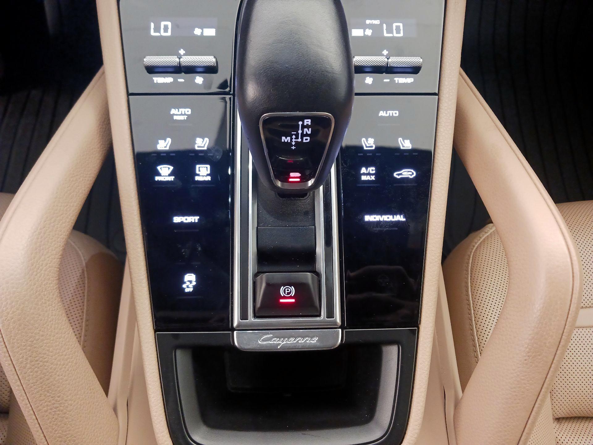 Thumbnail: 2020 Porsche Cayenne - 18