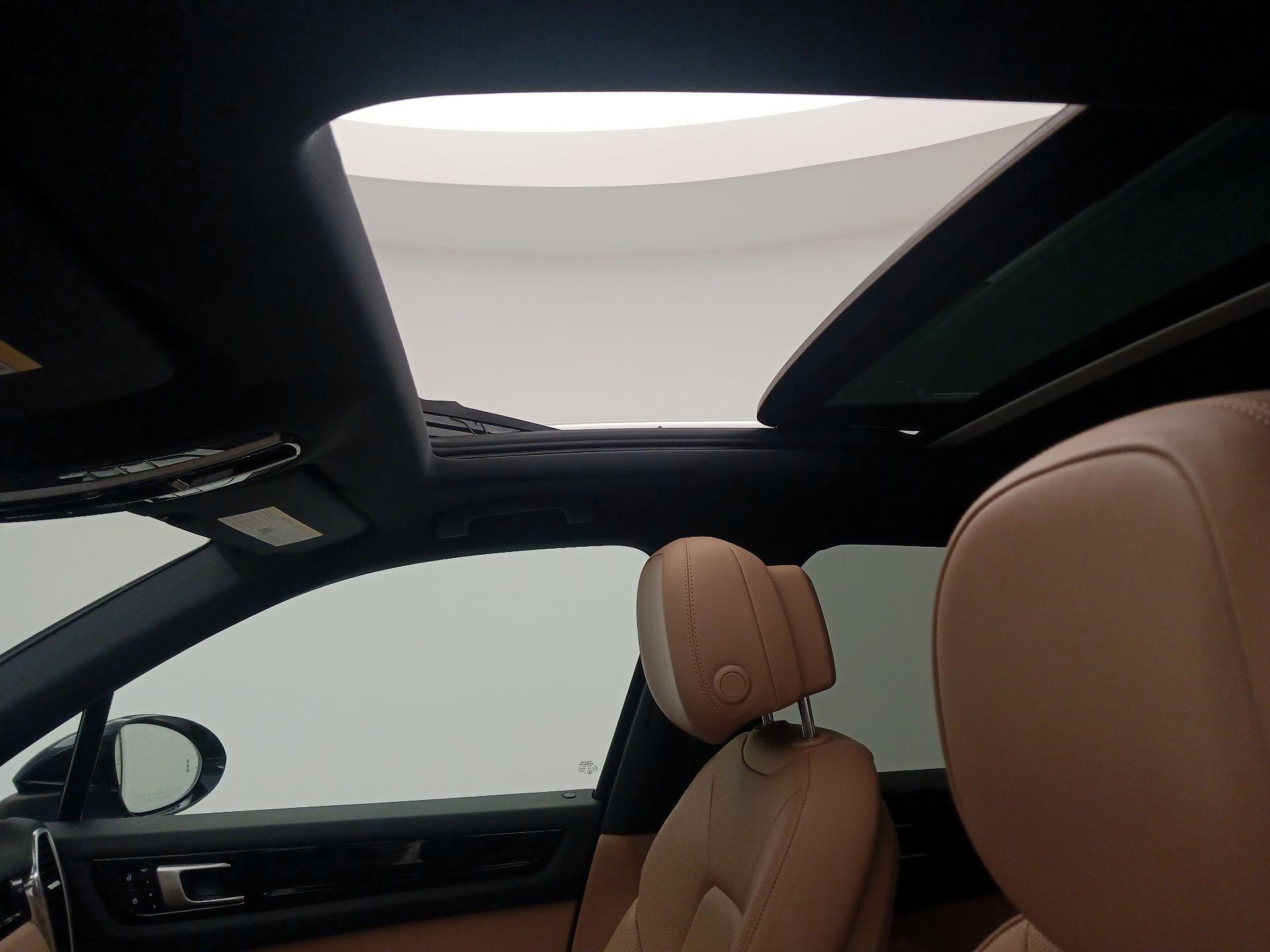 Thumbnail: 2020 Porsche Cayenne - 20