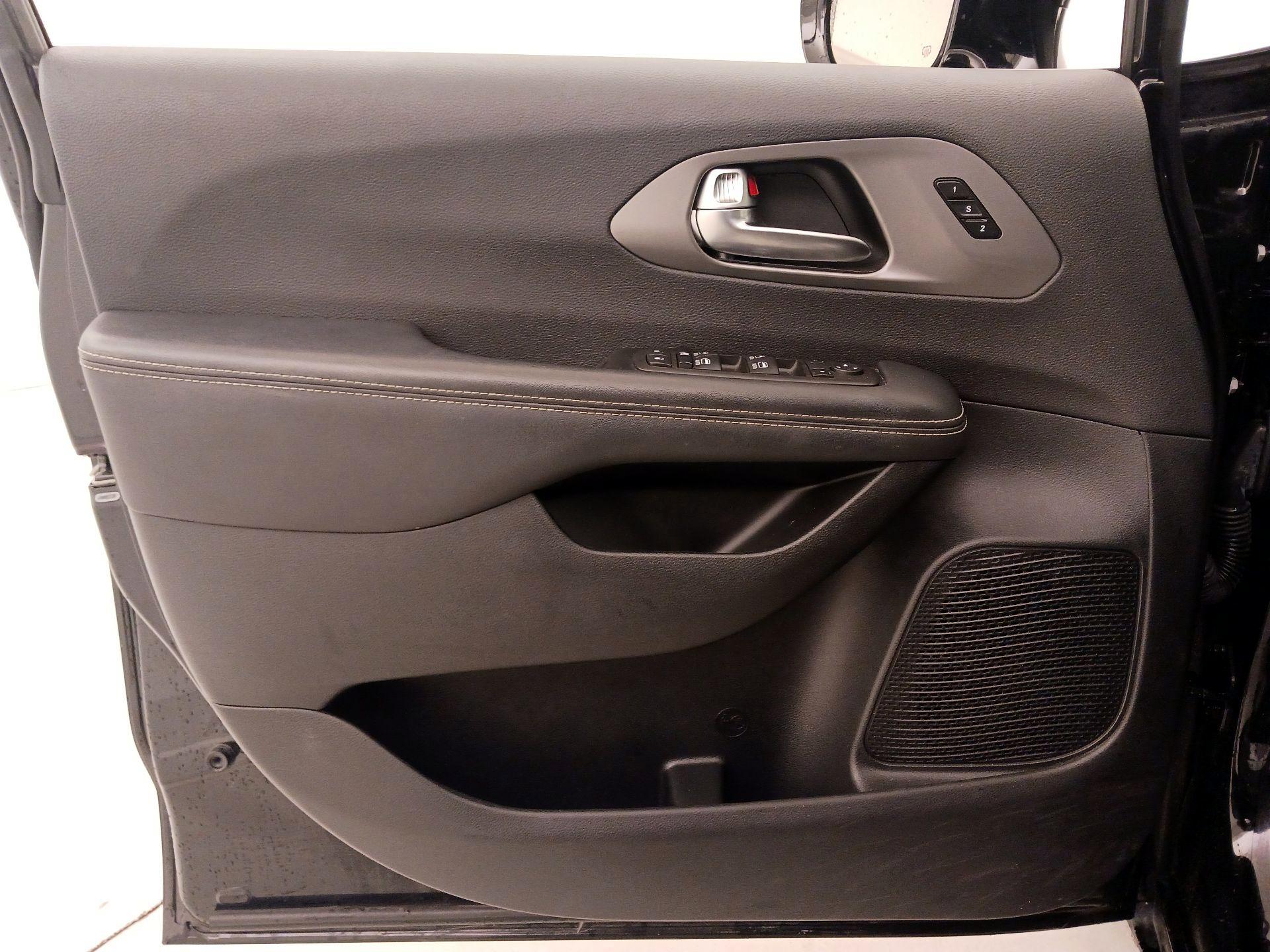 Thumbnail: 2025 Chrysler Pacifica - 12