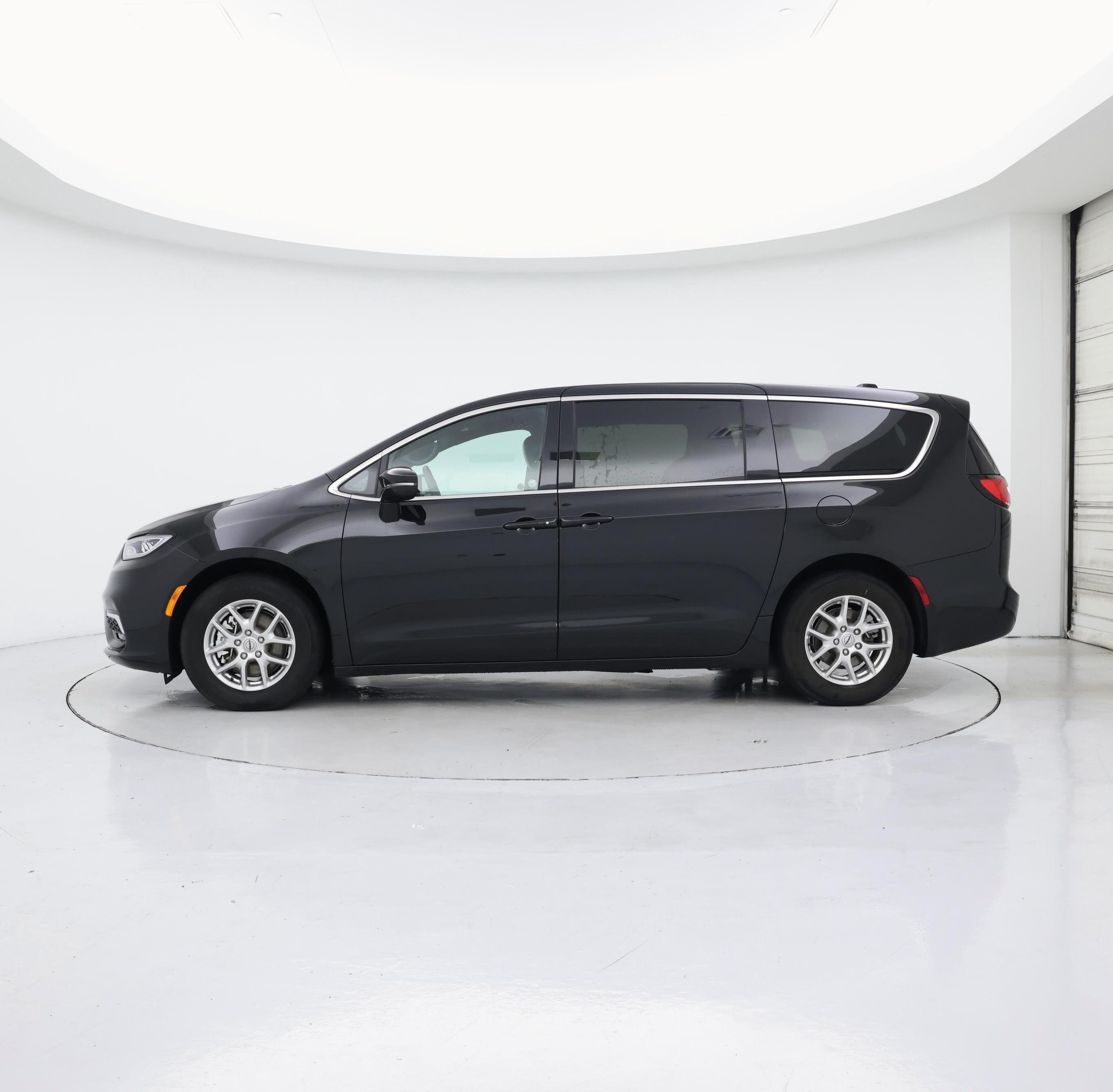 Thumbnail: 2025 Chrysler Pacifica - 3