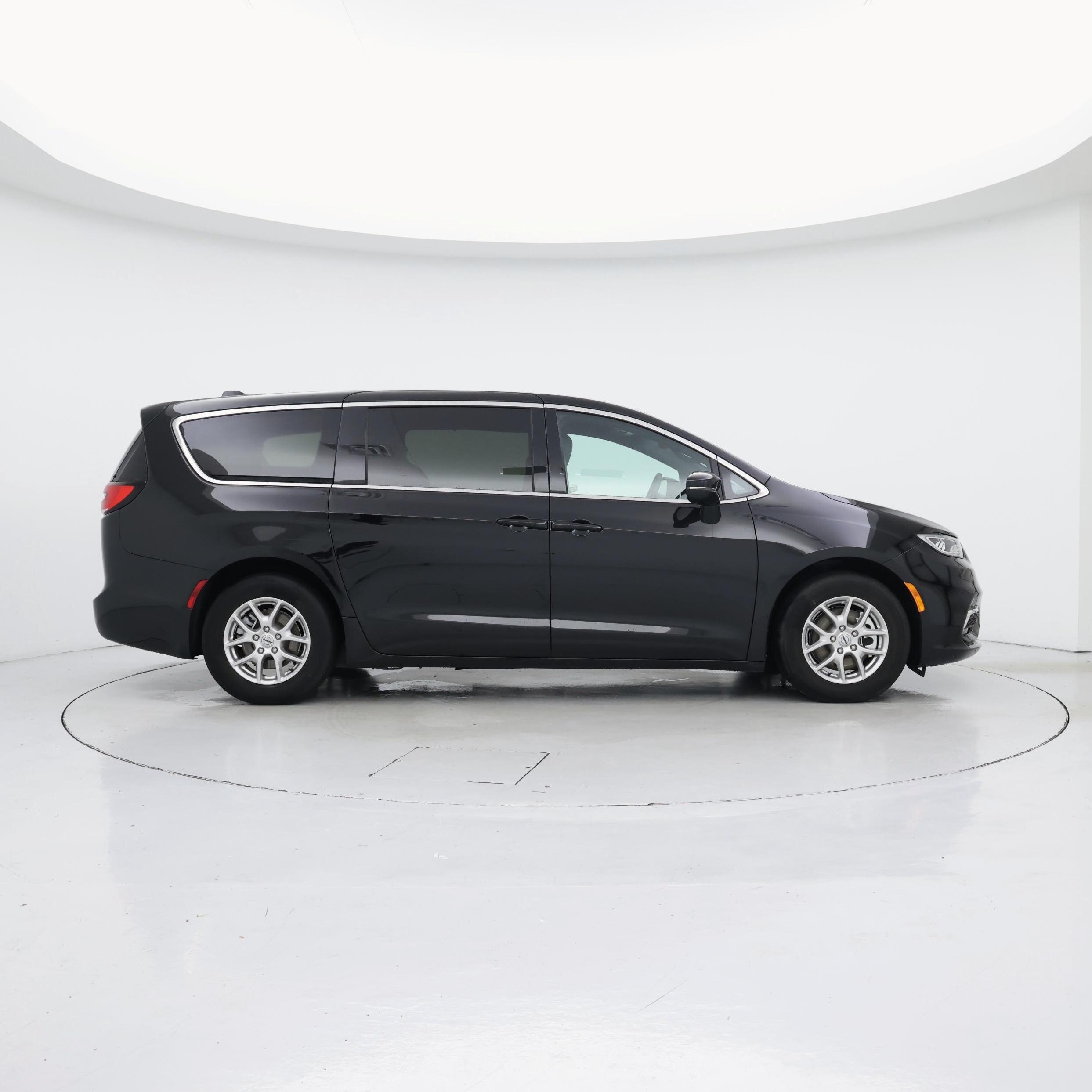Thumbnail: 2025 Chrysler Pacifica - 7