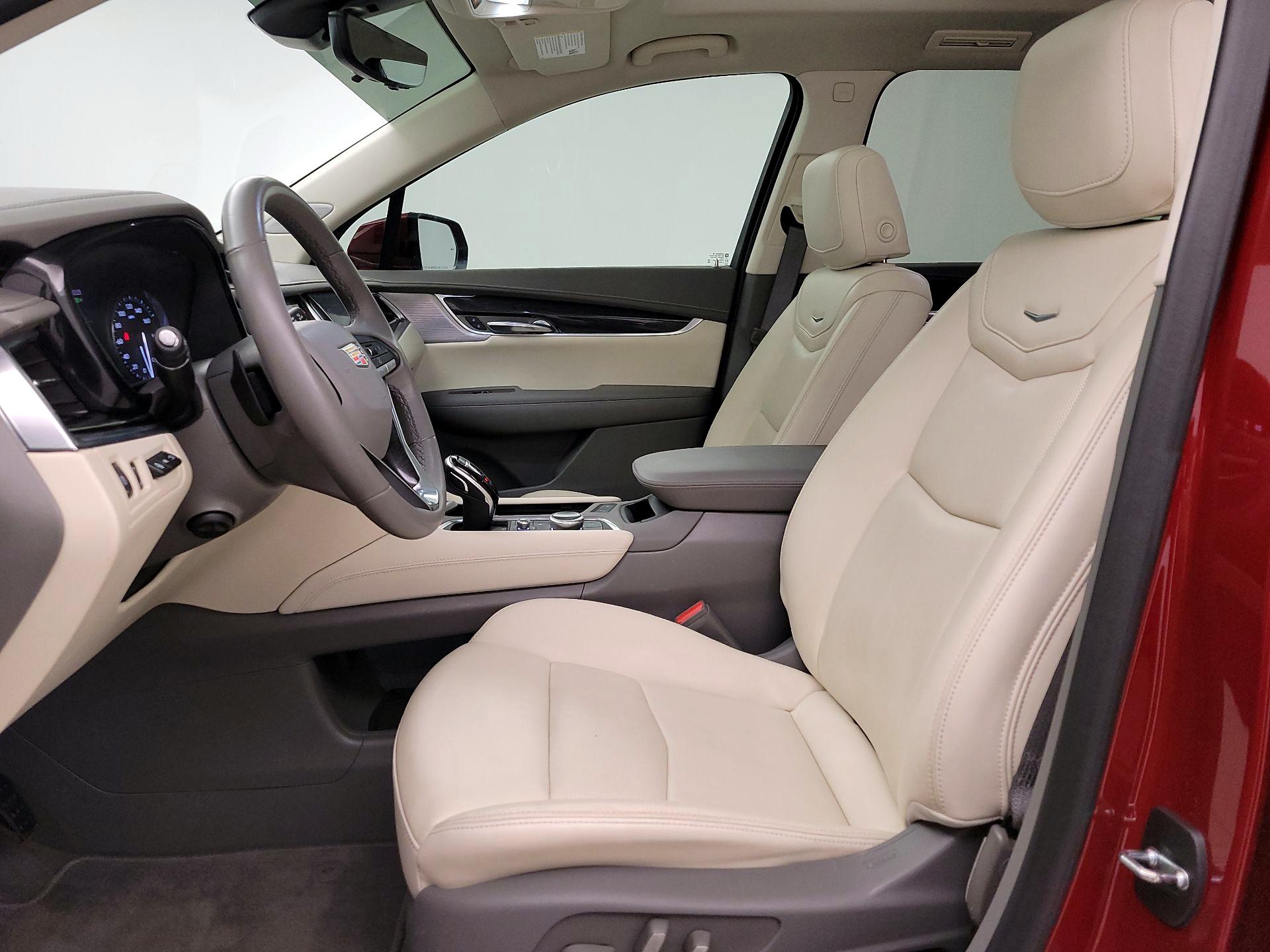 Thumbnail: 2023 Cadillac XT6 - 11