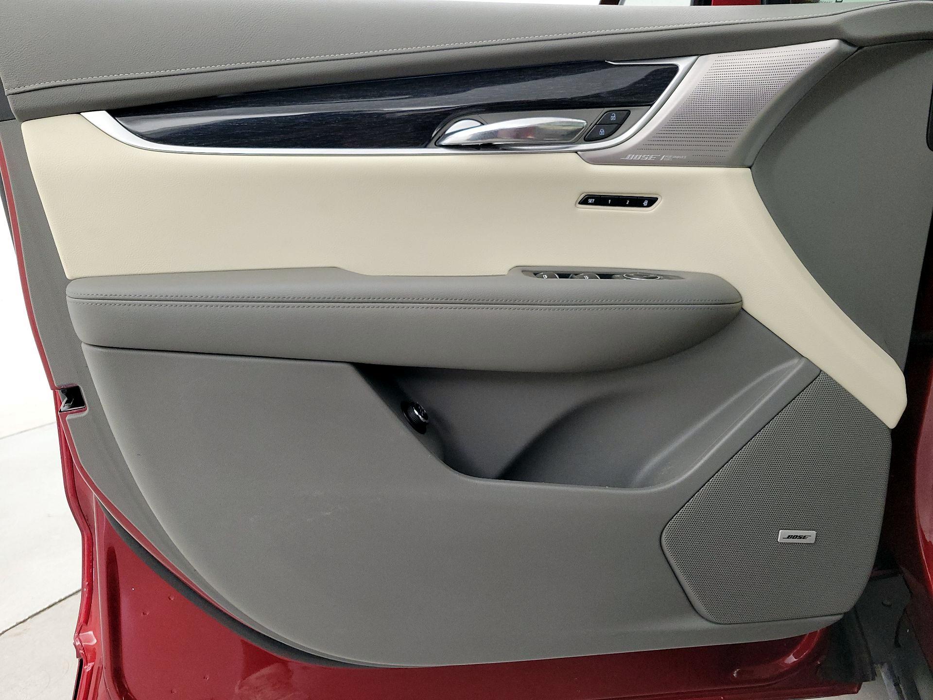 Thumbnail: 2023 Cadillac XT6 - 12