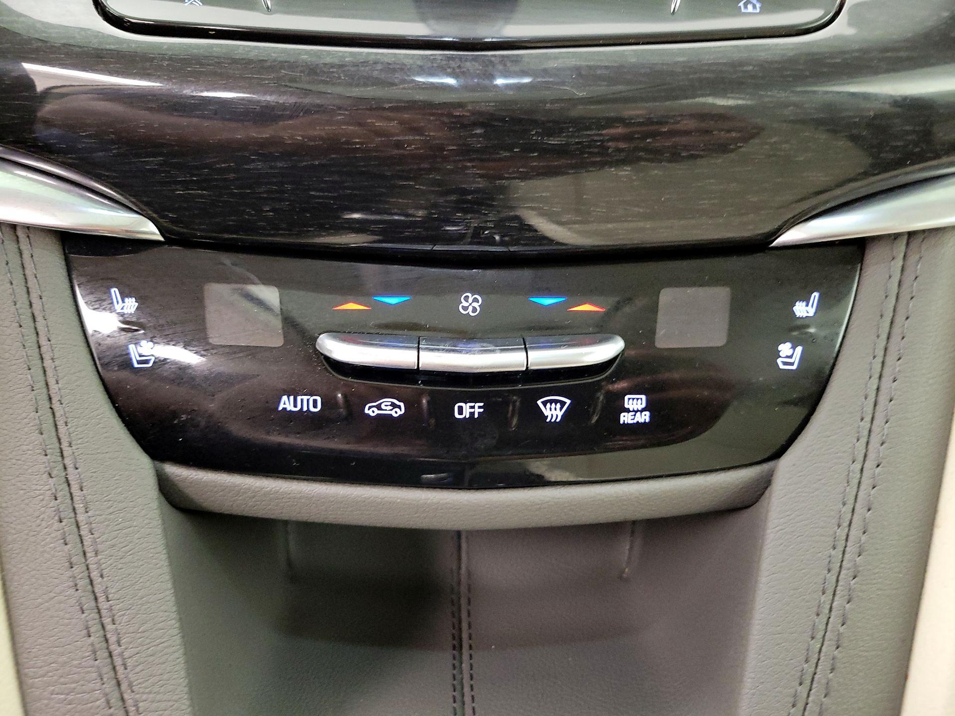 Thumbnail: 2023 Cadillac XT6 - 17