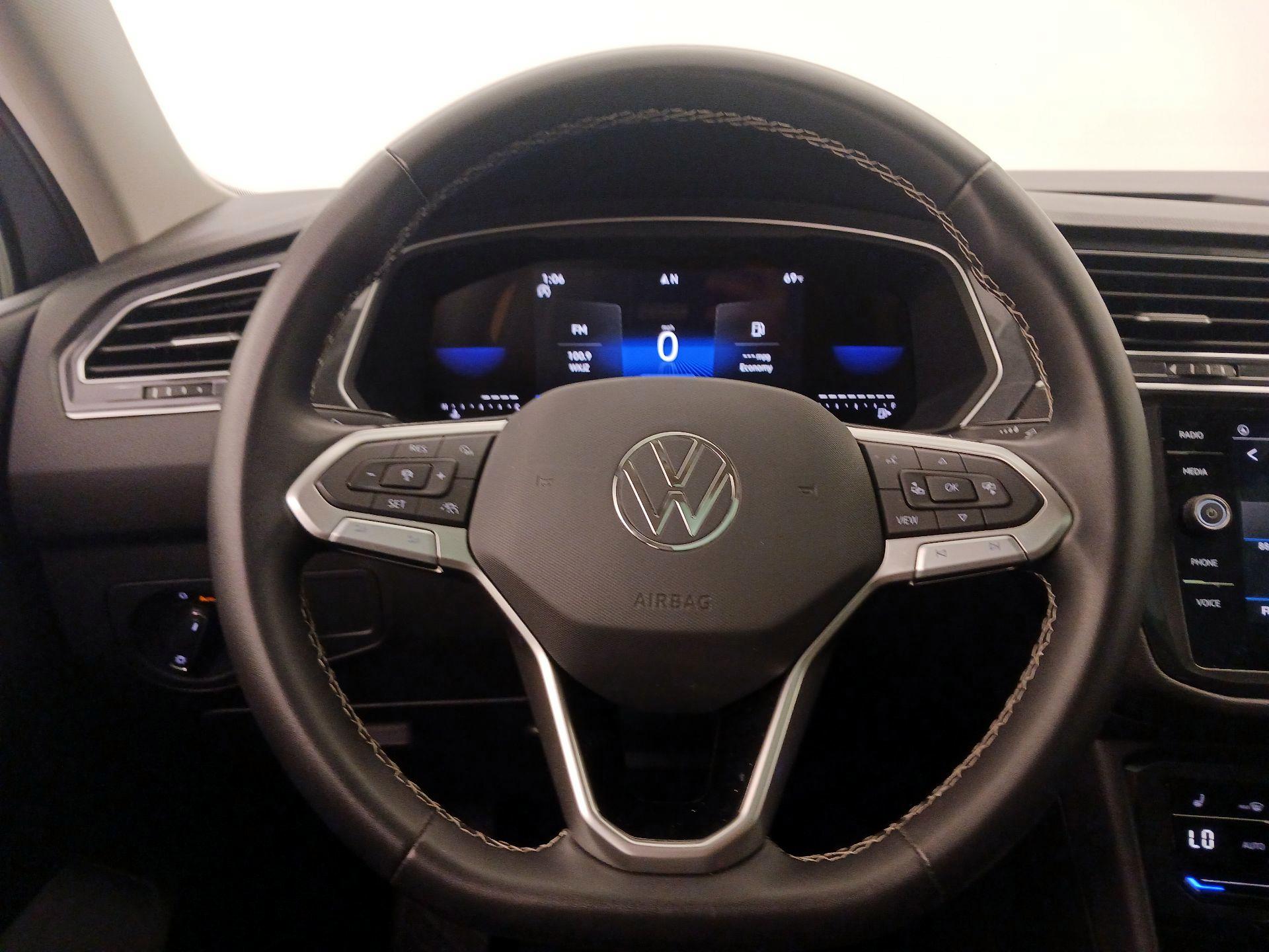 Thumbnail: 2023 Volkswagen Tiguan - 10
