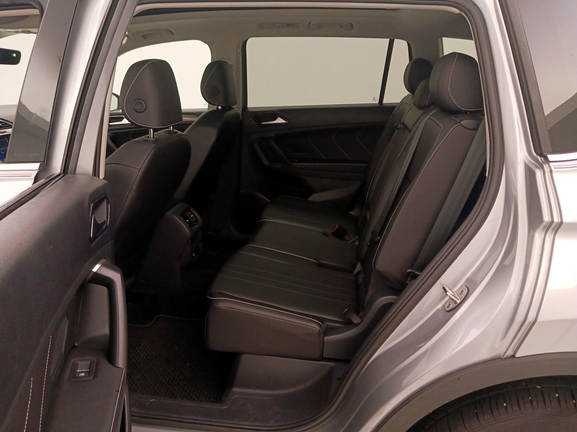 Thumbnail: 2023 Volkswagen Tiguan - 19