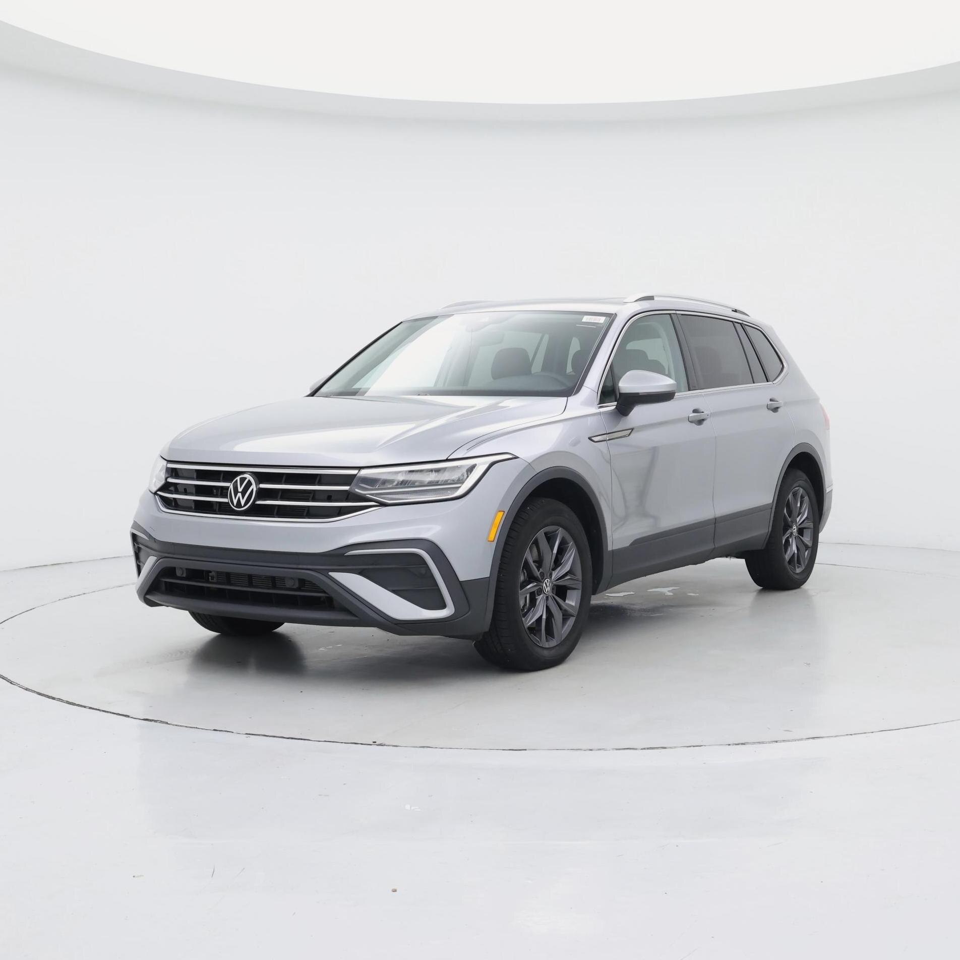 Thumbnail: 2023 Volkswagen Tiguan - 4