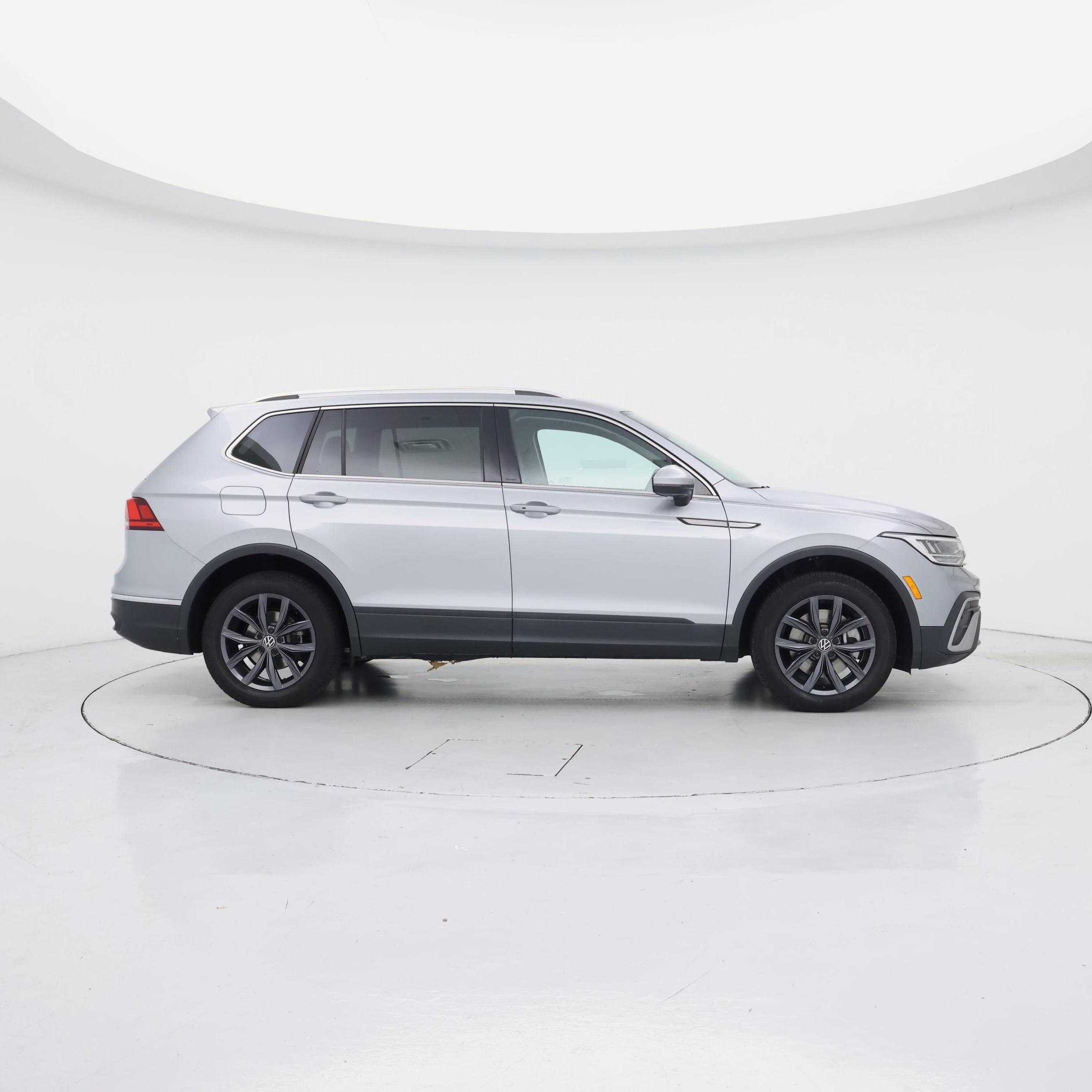 Thumbnail: 2023 Volkswagen Tiguan - 7